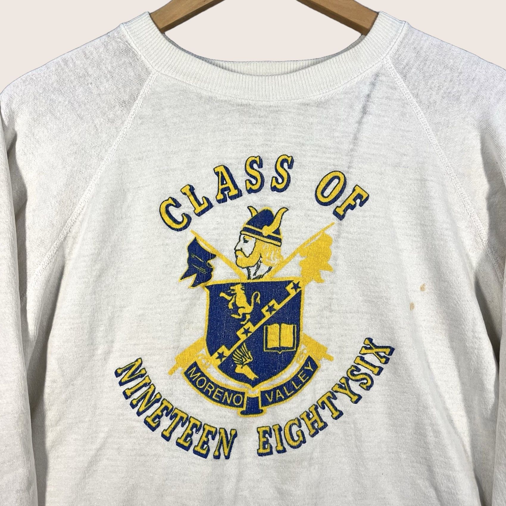Fruit Of The Loom VINTAGE High School Sweatshirt Mens M 1986 White 80s Class Of 1986 USA Cotton Blend Long Sleeve Fruits of the Loom Shirt Size US M / EU 48-50 / 2 - 1 Thumbnail