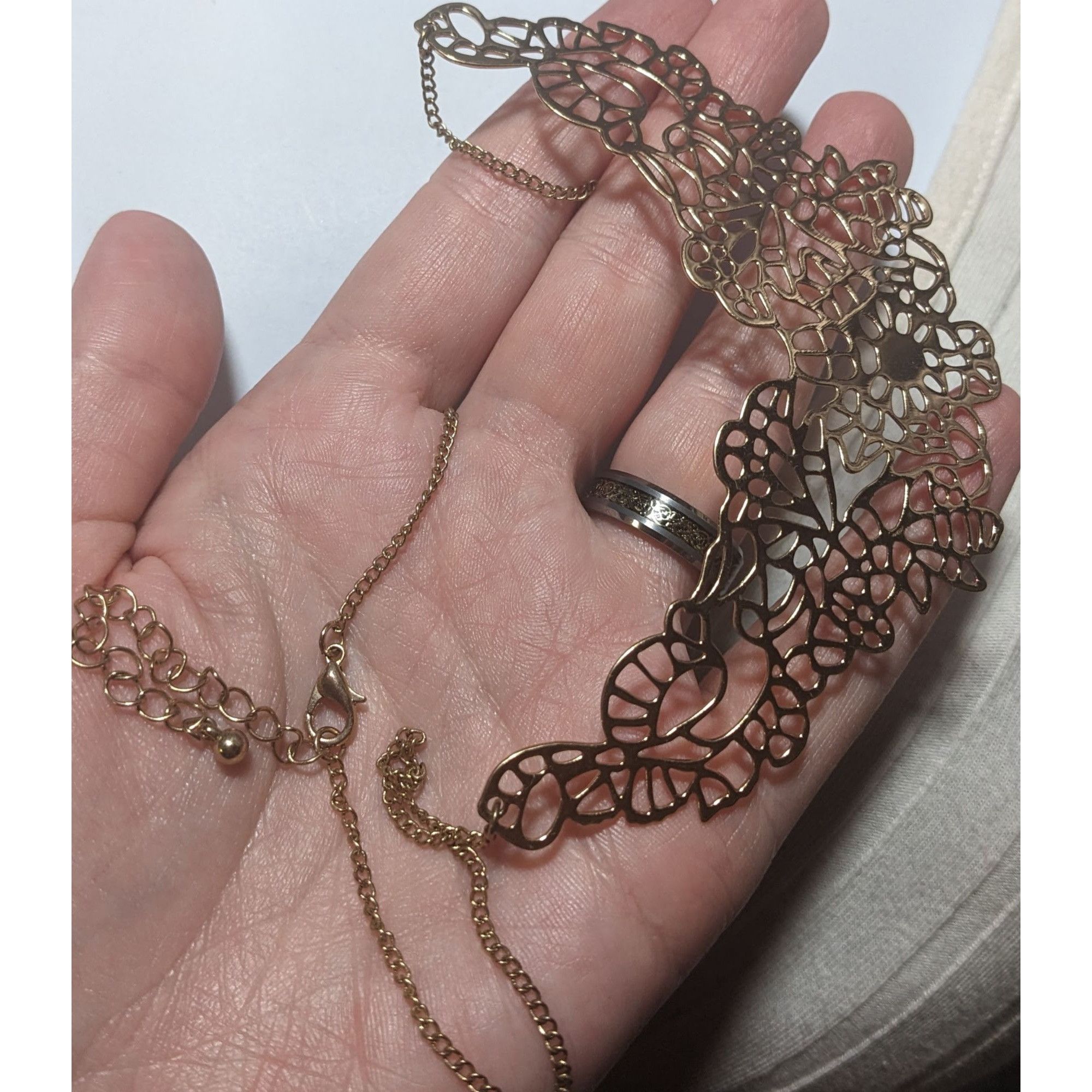 Other Elegant Floral Gold Cutout Necklace Size ONE SIZE - 7 Thumbnail