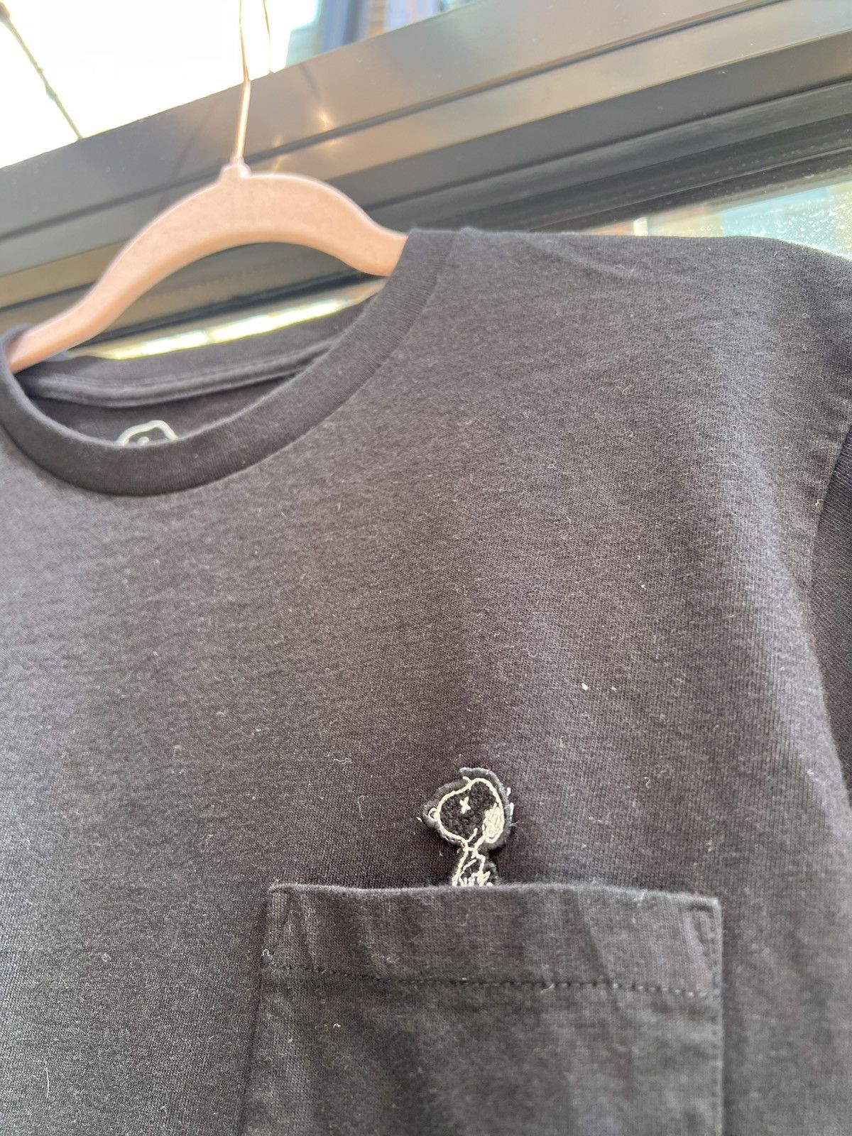 Kaws × Peanuts × Uniqlo Snoopy Pocket Tee Size US S / EU 44-46 / 1 - 2 Thumbnail