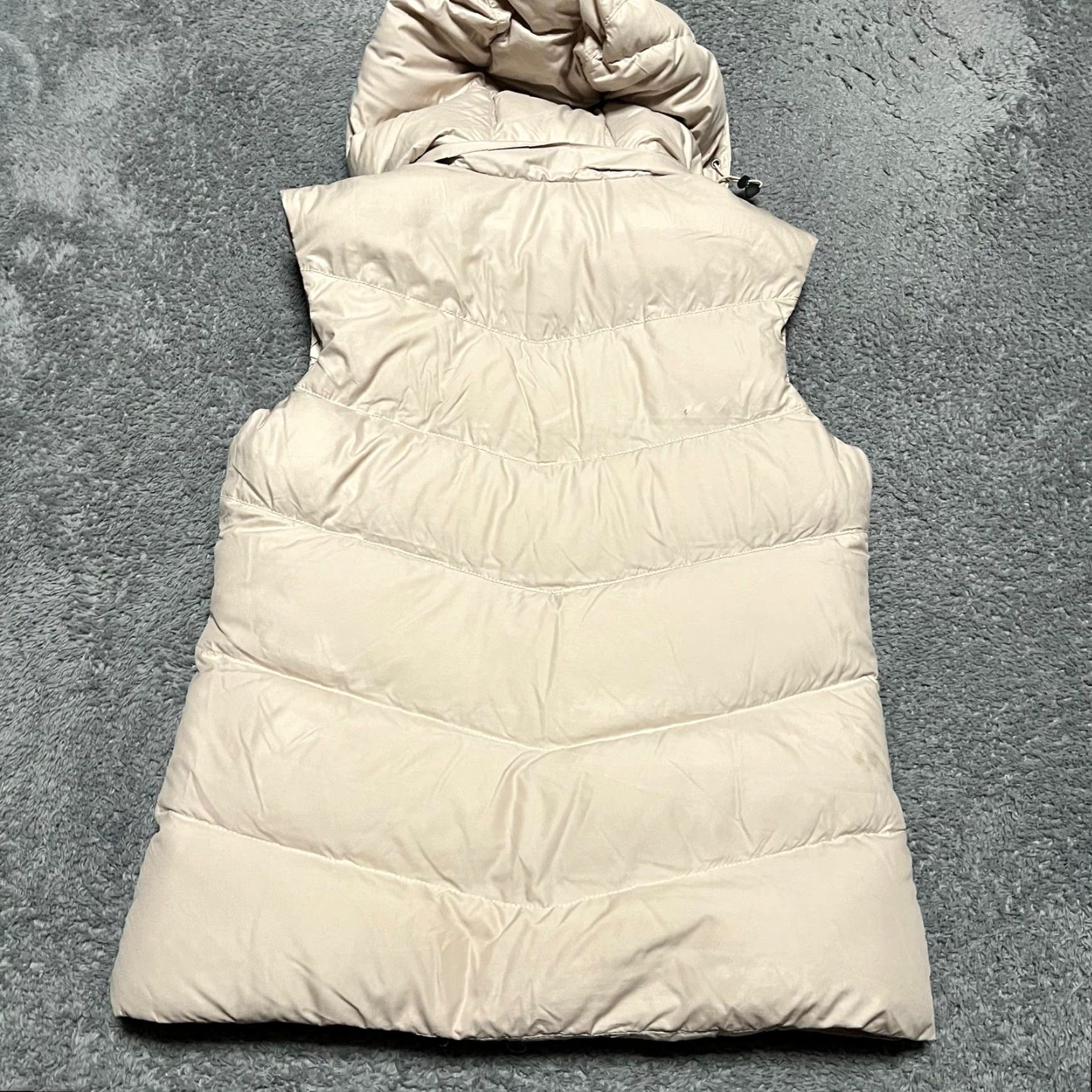 Nike Nike Vest Puffer Jacket Womens Small 550 Down Hooded Beige Cream Jacket Department Women Size S / US 4 / IT 40 - 3 Thumbnail