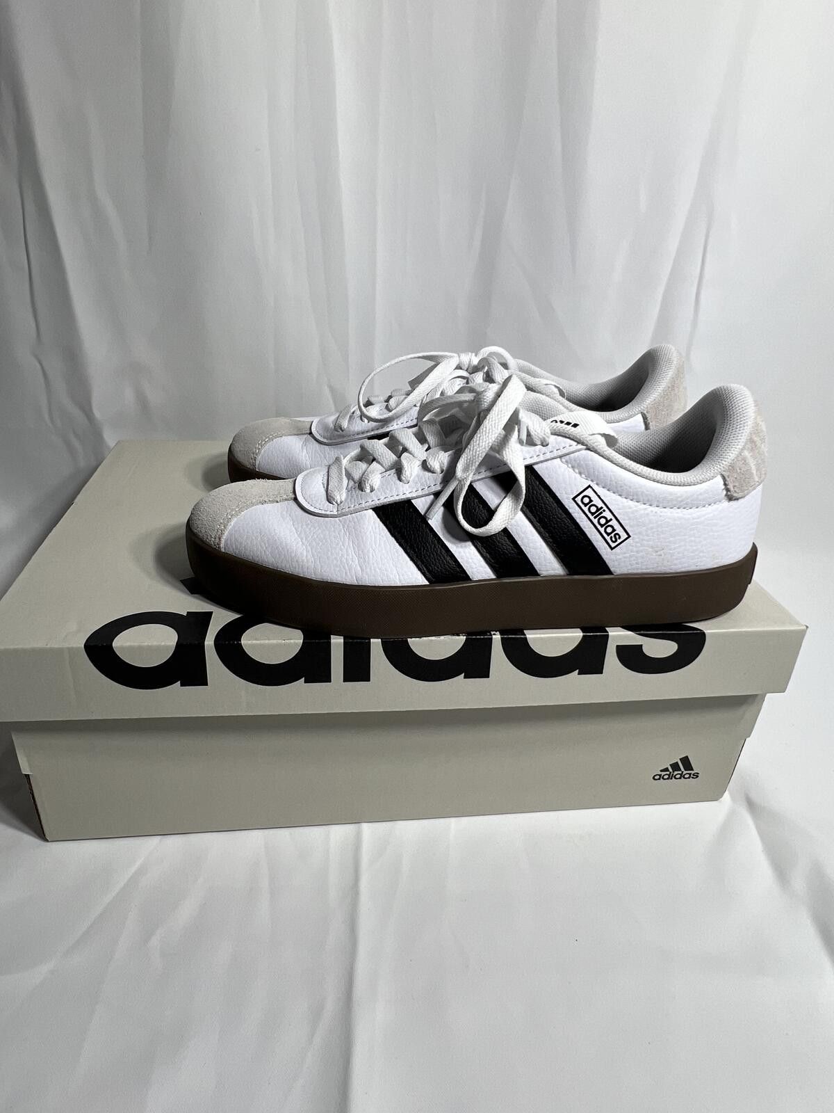 Adidas Adidas White and Black Classic Sneakers with Gum Sole Size US 7.5 / EU 40-41 - 4 Thumbnail