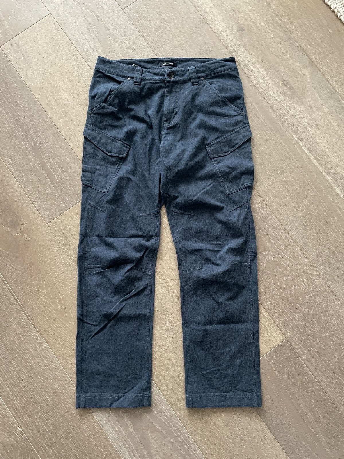 パンツ archive 00s Arc'teryx cargo pants ARC'TERYX - vintage 00s ARC'TERYX GORE-TEX ナイロンパンツの
