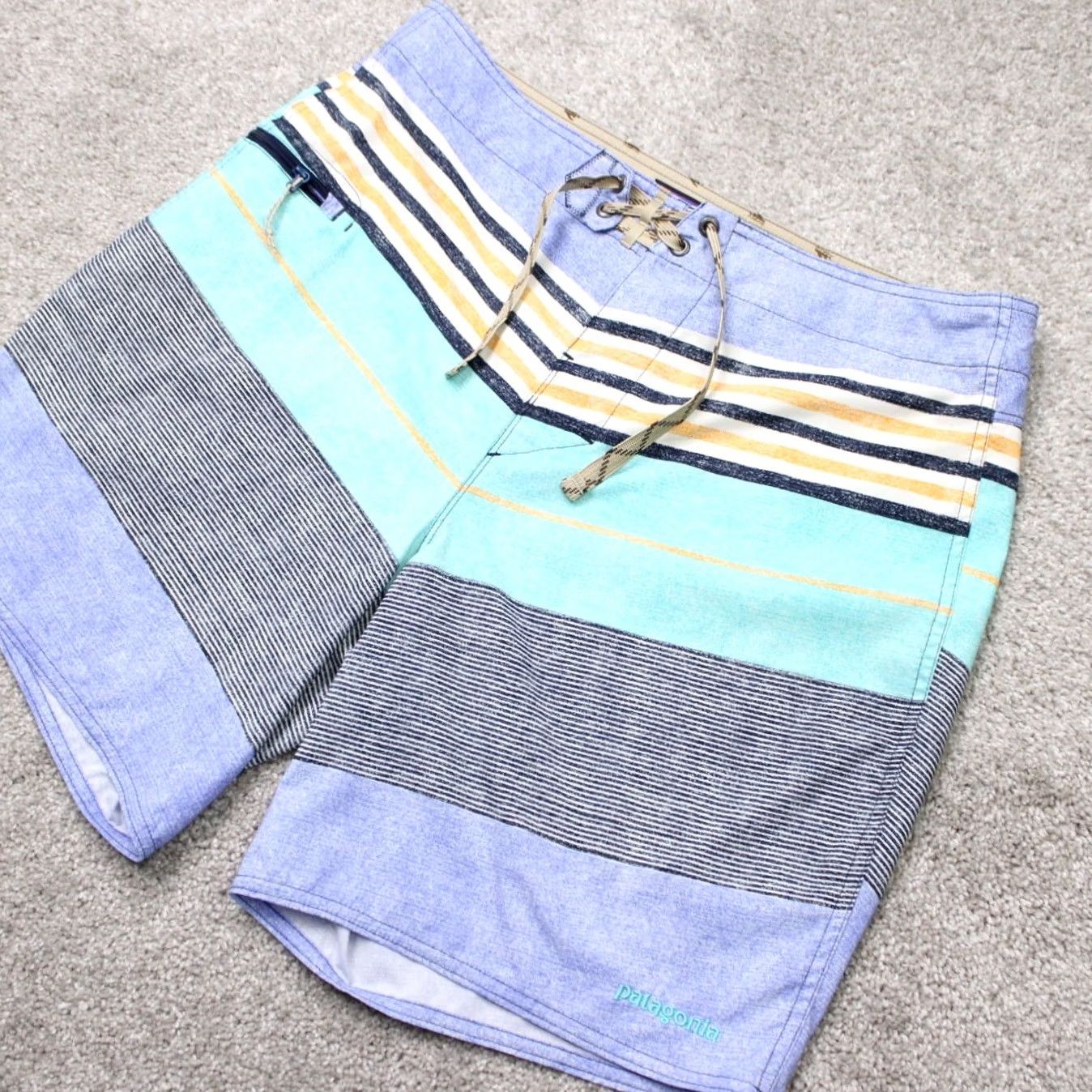 Patagonia Patagonia Shorts Mens 34 Blue Board Shorts 8" Stretch Drawstring Pockets Surf Beach Quick Dry Pattern Striped Size US 34 / EU 50 - 2 Thumbnail