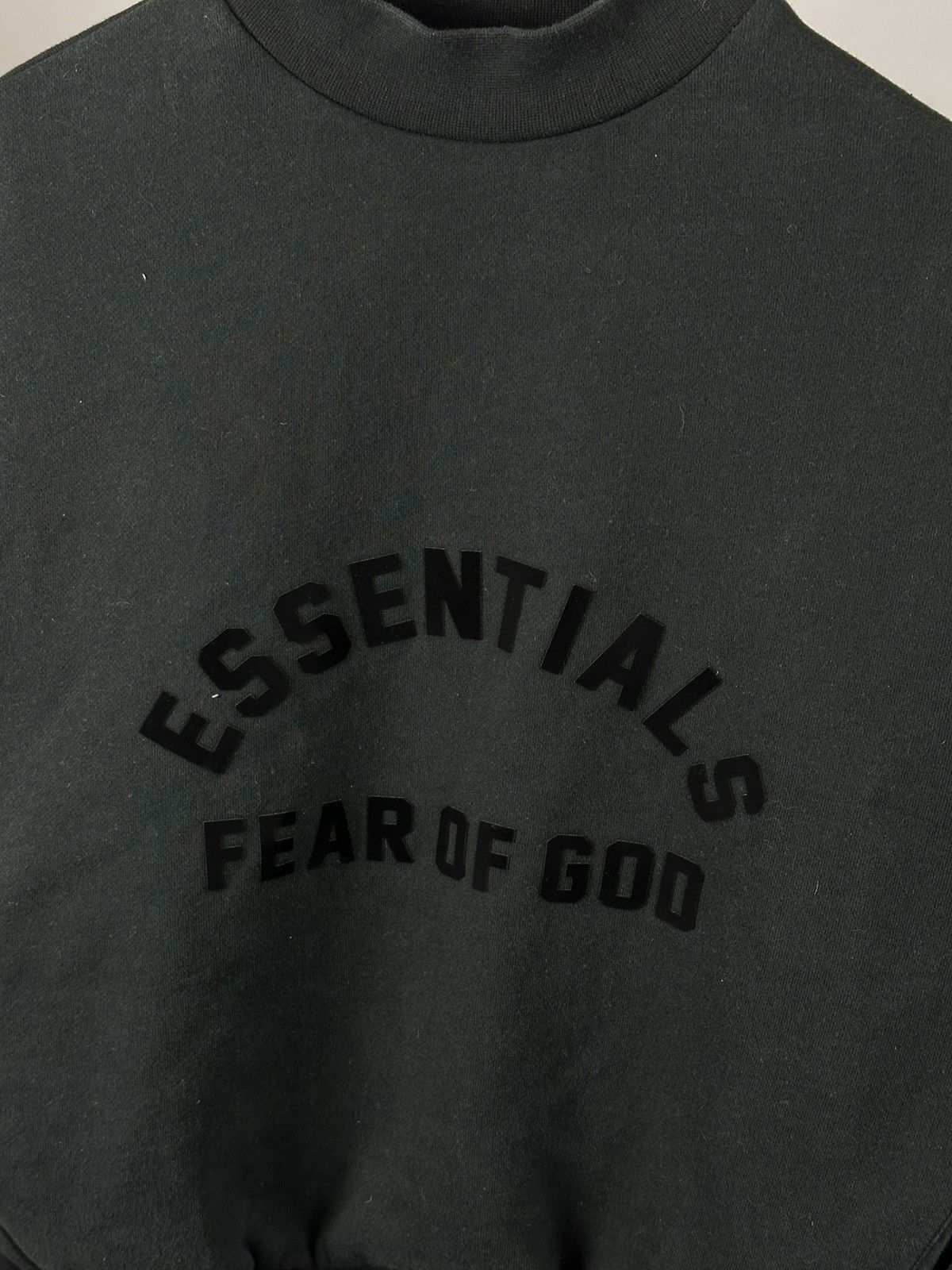 Fear of God Fear of God Essentials Big Logo Cropped Sweatshirt Size 12 Size M / US 6-8 / IT 42-44 - 5 Thumbnail