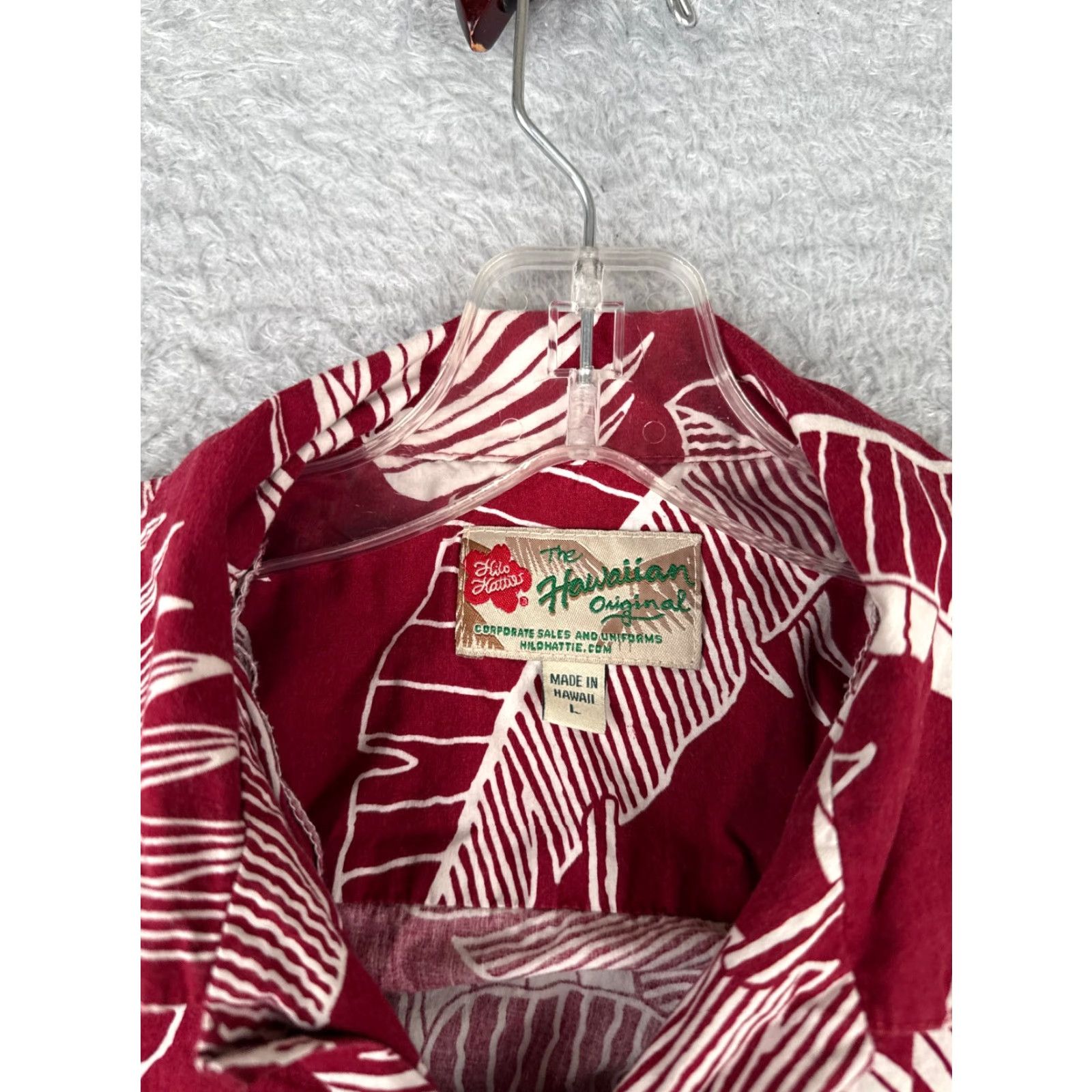 Hilo Hattie Hilo Hattie Men Hawaiian Shirt Large Red White Palm Leaf 100% Cotton Made USA Shirt Mens Floral Resort Aloha Luau Vacation 60s 70s 80s? Size US L / EU 52-54 / 3 - 7 Thumbnail