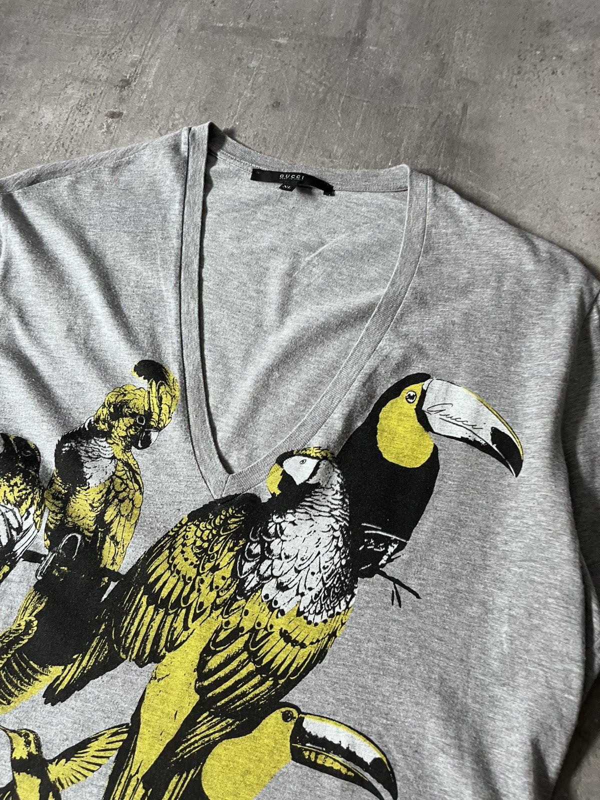 Gucci Gucci S/S 2009 V-Neck Birds Toocan T-shirt grey Size US XL / EU 56 / 4 - 5 Thumbnail