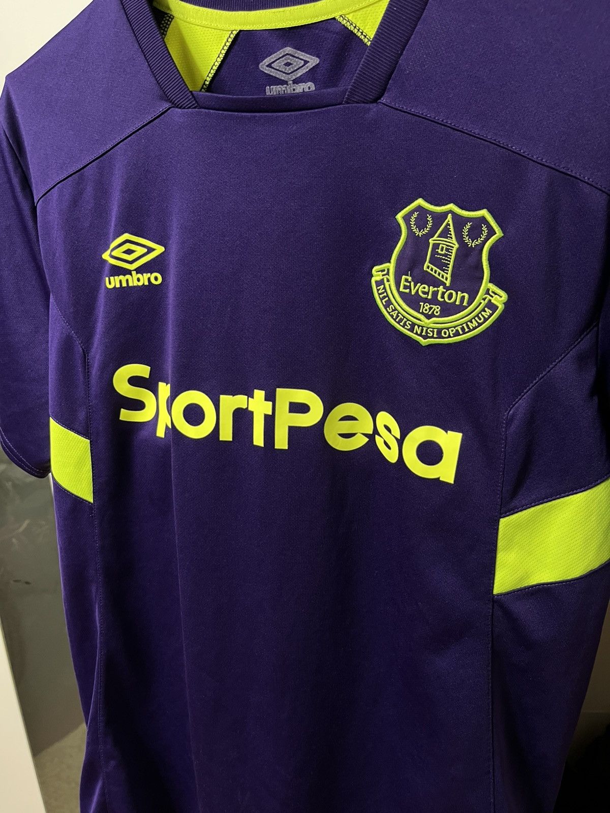 Other Umbro Premier League Everton F.C. Training size L Size US L / EU 52-54 / 3 - 3 Thumbnail