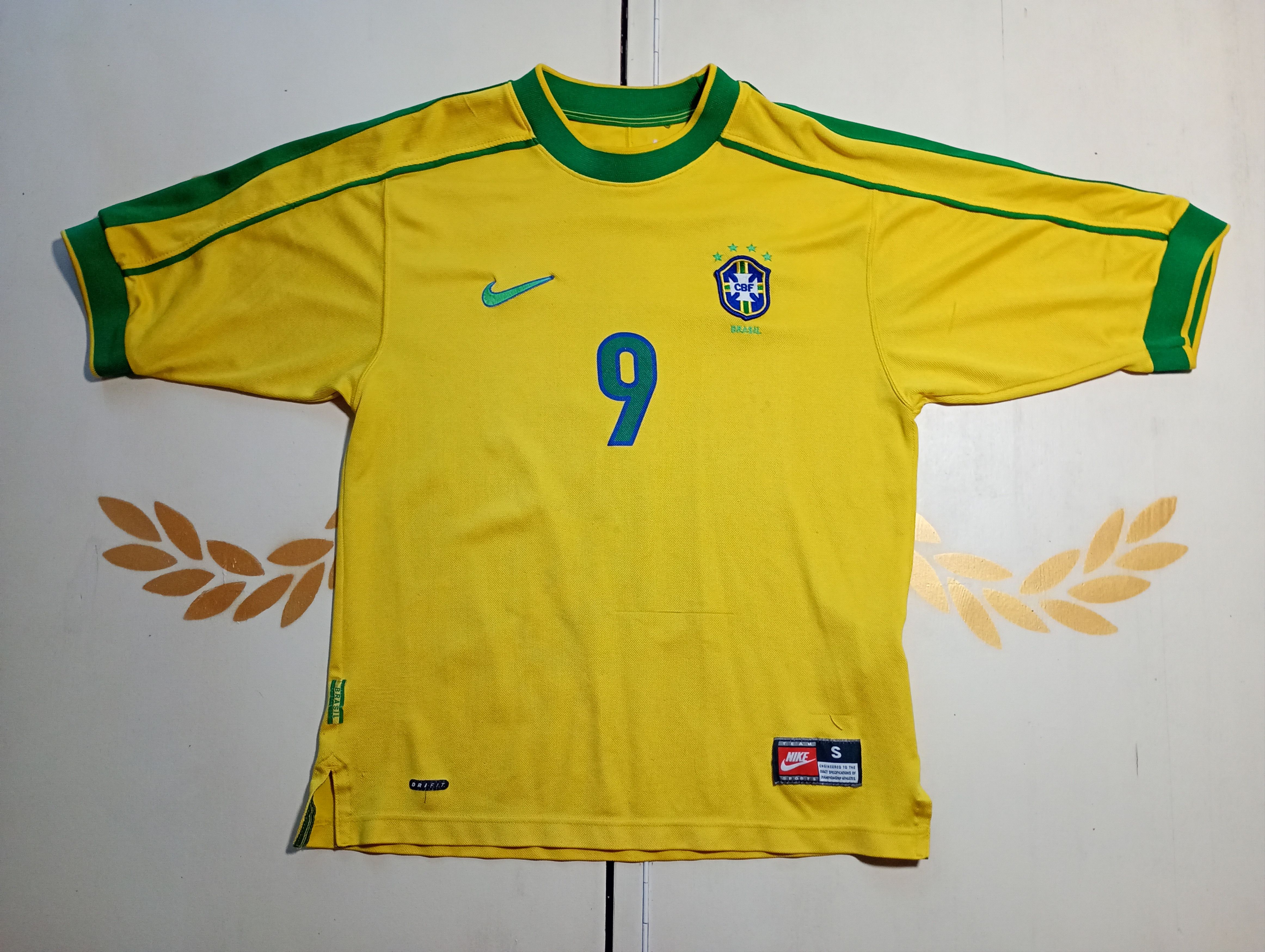 Nike Nike Brazil Jersey #9 Ronaldo 1998 Vintage Size US S / EU 44-46 / 1 - 1 Thumbnail