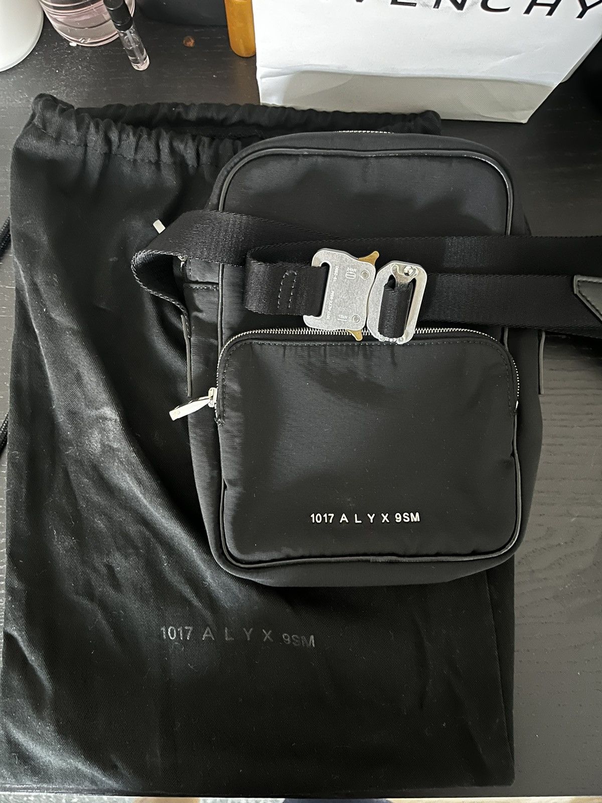 1017 ALYX 9SM Alyx Vertical Camera Bag | Grailed