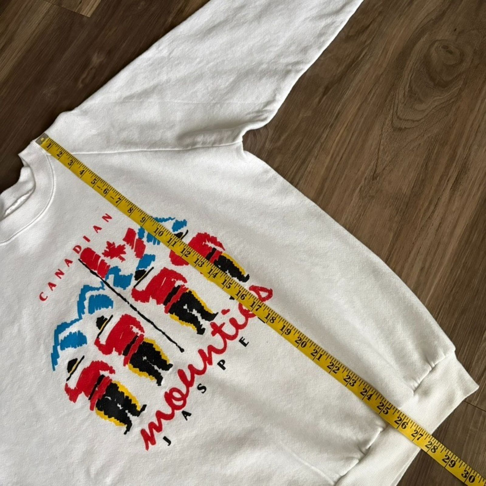 Vintage Vintage Canada Mounties Sweatshirt Men's Size L White 1980s Size US L / EU 52-54 / 3 - 5 Thumbnail