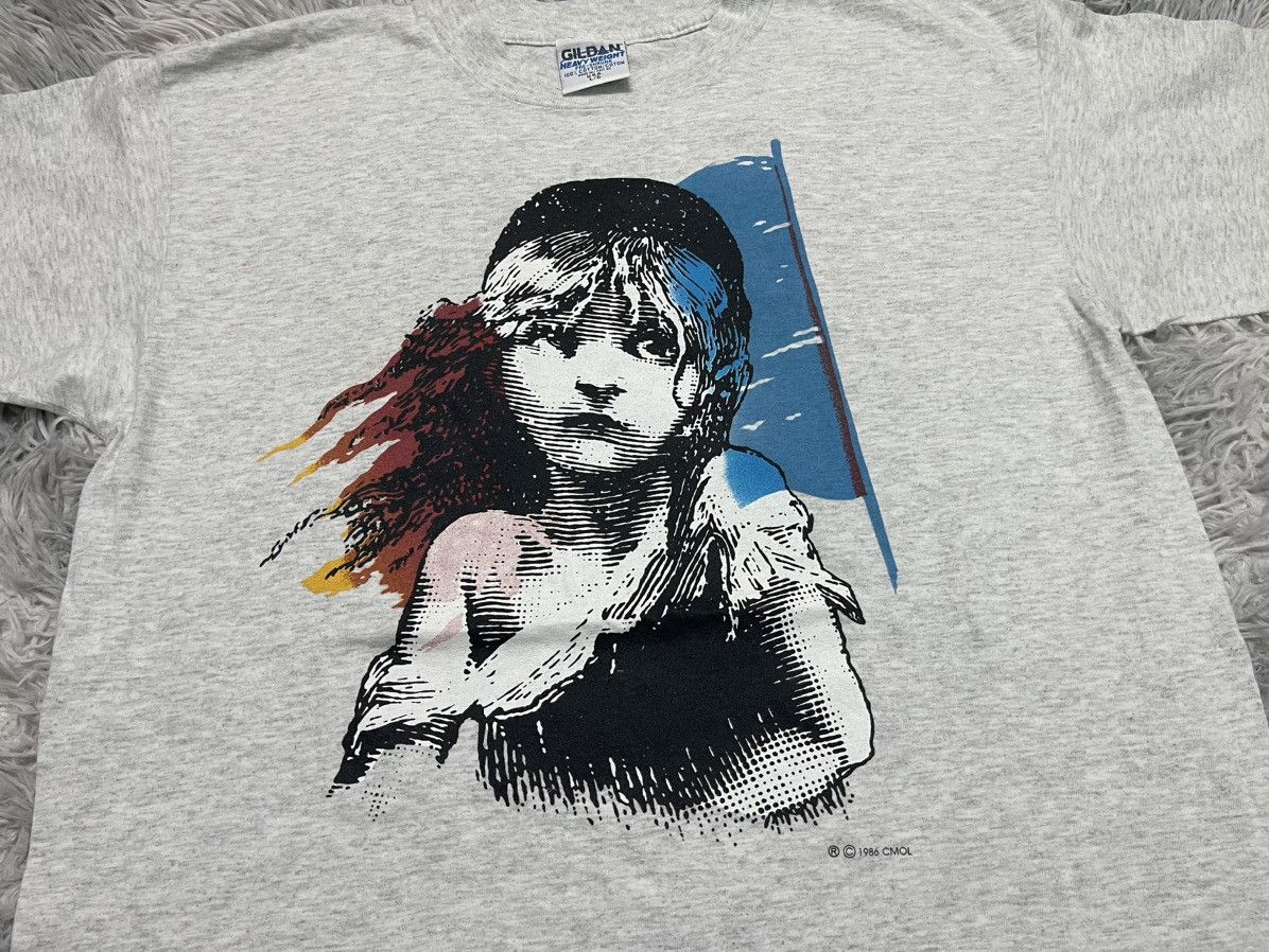 Vintage 80s LES MISERABLES L SIZE ON SUPER RARE 80s GILDAN TAG Size US L / EU 52-54 / 3 - 7 Thumbnail