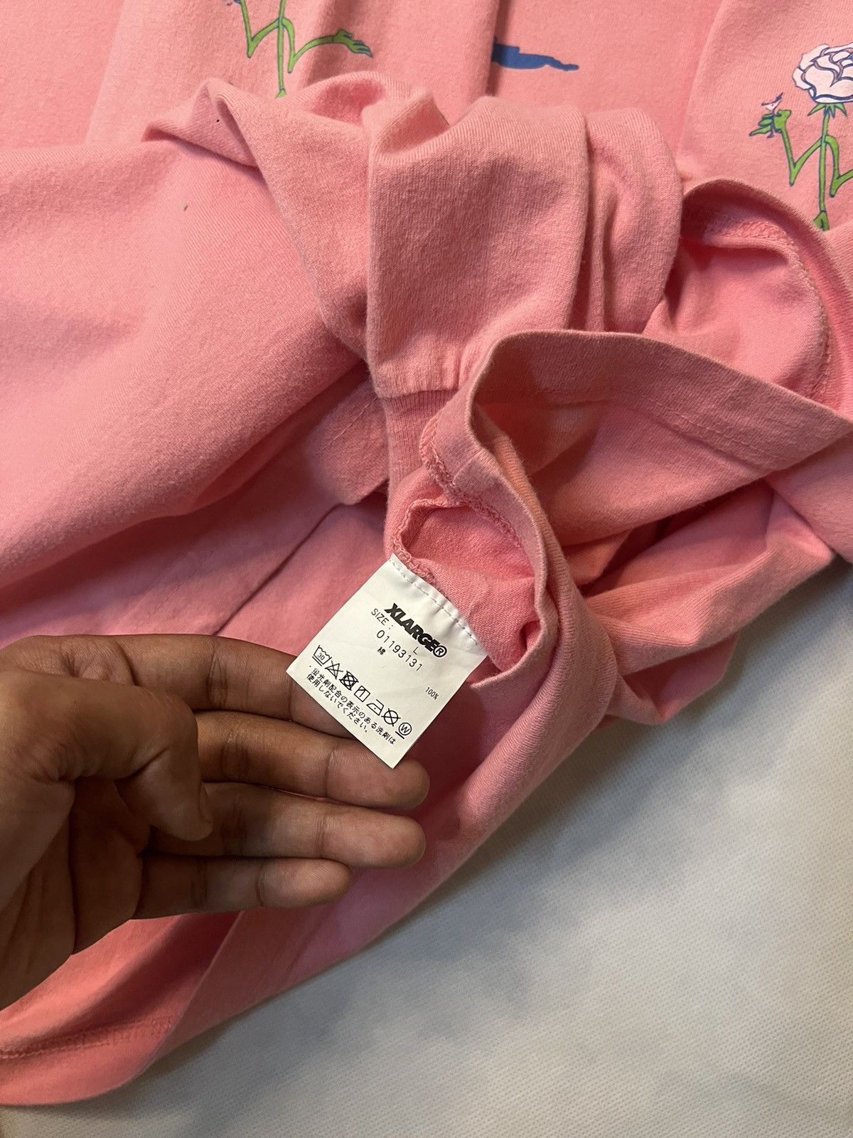 Xlarge Xlarge Hotel Pink Rose Flower Long Sleeves Tshirt Size US L / EU 52-54 / 3 - 8 Thumbnail