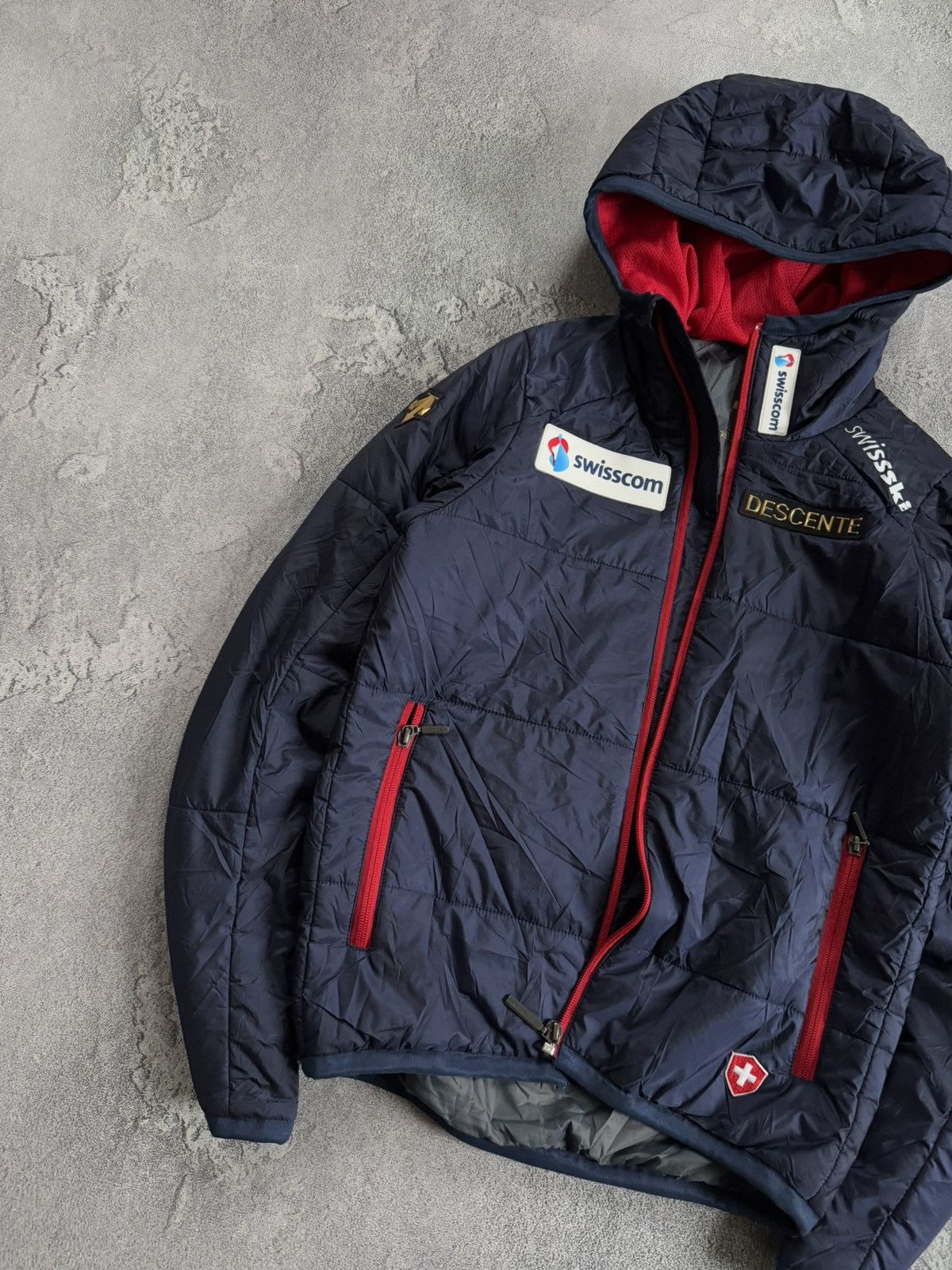 Descente Descente 38/M Wmns Swisscom puffer quilted hooded jacket Size M / US 6-8 / IT 42-44 - 2 Thumbnail