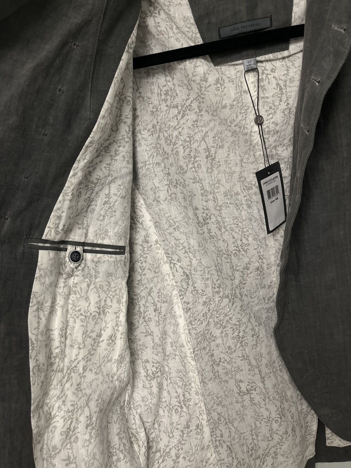 Multibutton cutaway jacket. 48
