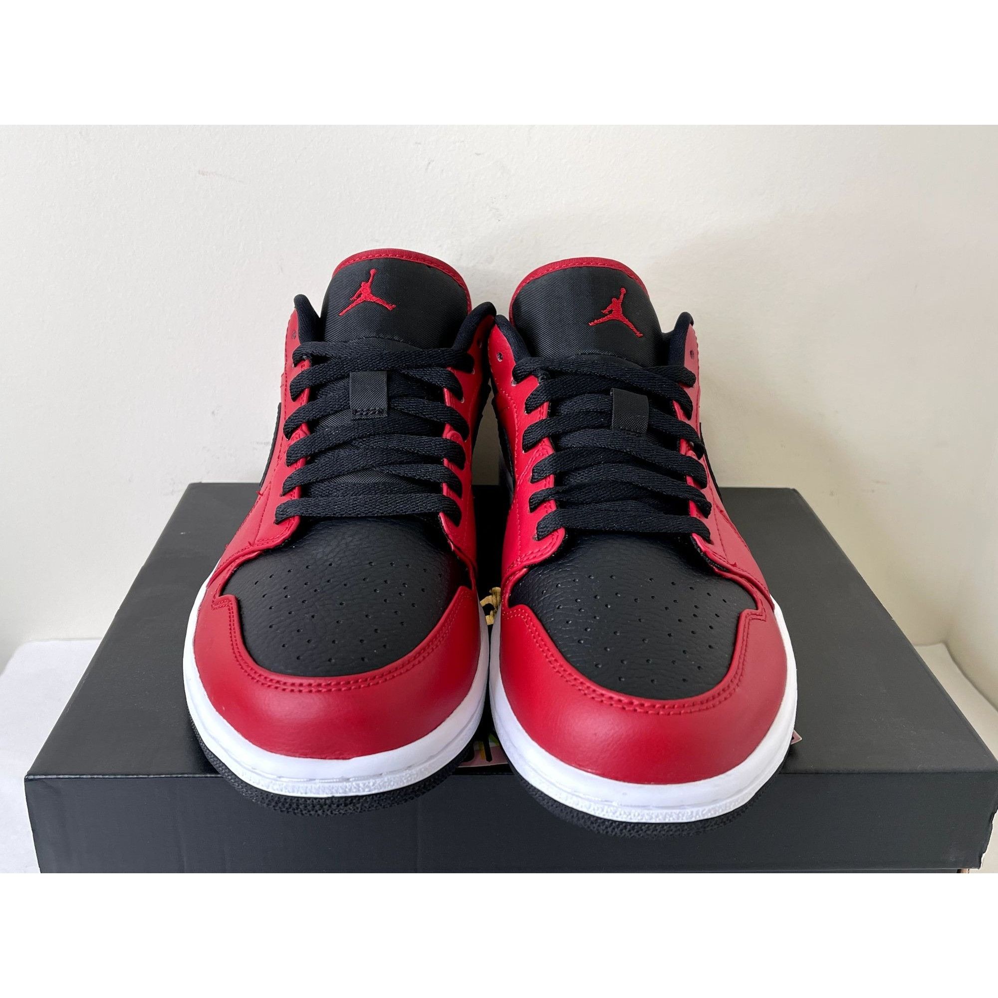 Jordan Brand Jordan 1 Low Reverse Bred Pebbled Swoosh Mens 9us Size US 9 / EU 42 - 2 Thumbnail