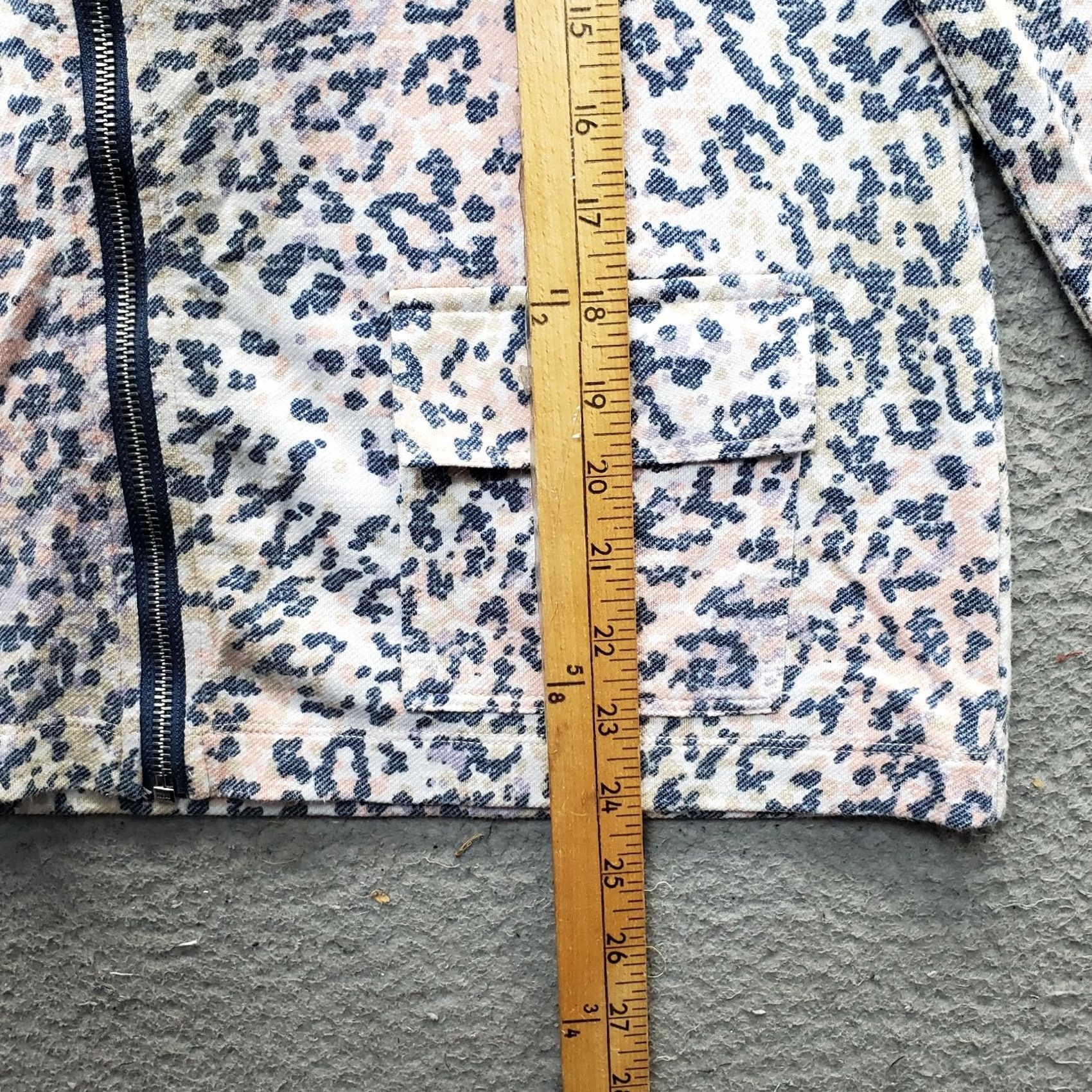 Vintage Chico's Weekend Hoodie Womens 1 Multi Animal Print Long Sleeve Stretch Zip Up Hoodie Women XS-Plus? (Note: The original size is 1; avoid adding). Size XS / US 0-2 / IT 36-38 - 4 Thumbnail