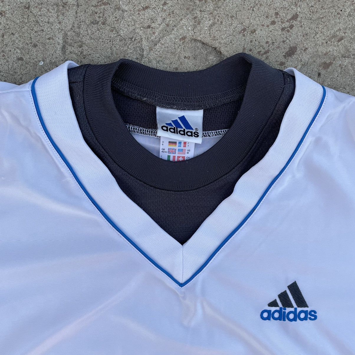 Adidas × Vintage Vintage Adidas T-shirts Small Logo Basketball Sport Y2K 90s Size US M / EU 48-50 / 2 - 4 Thumbnail