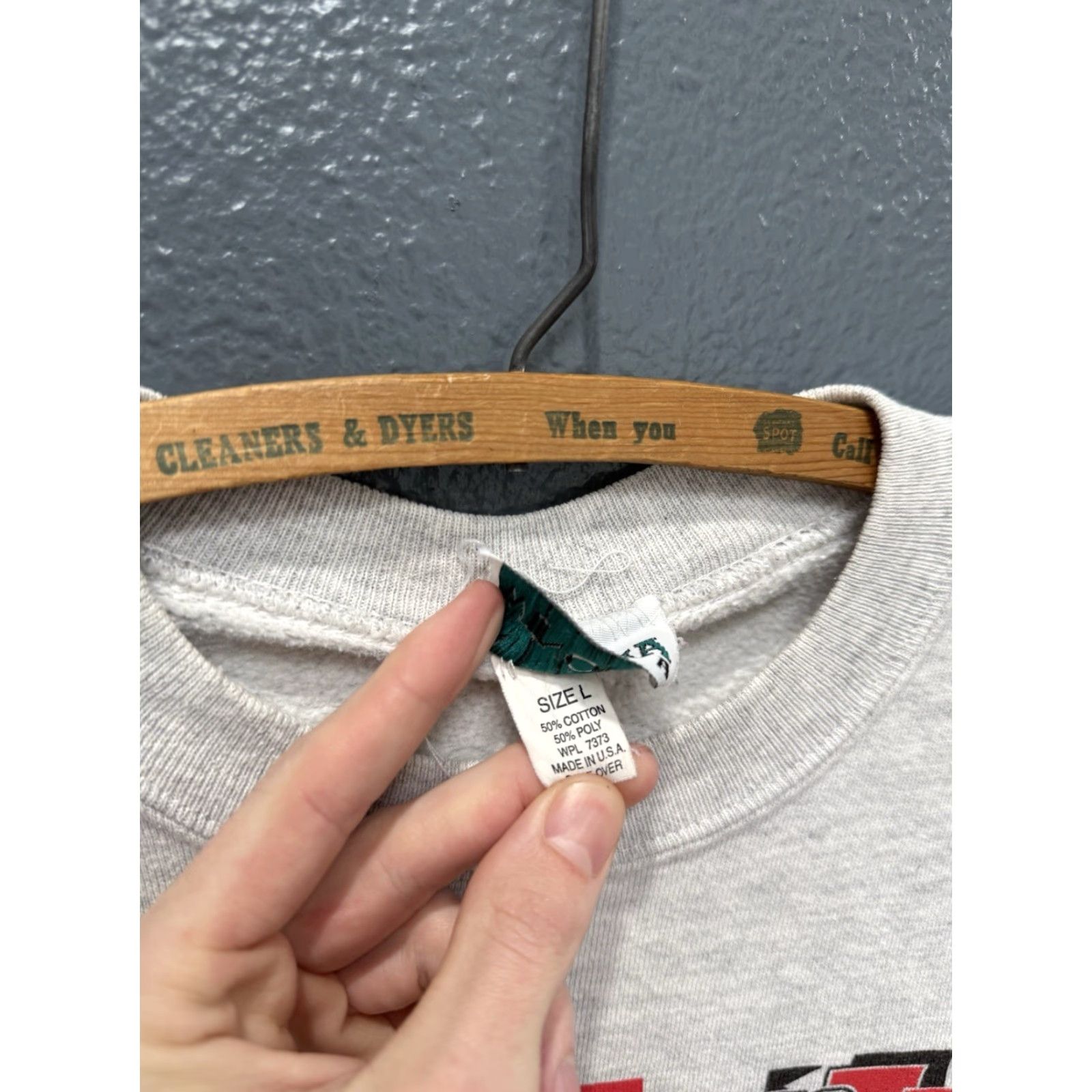 Vintage VINTAGE 90s University Of Wisconsin Badgers Gray Sweatshirt L Men Pullover Size L Gray 90s Mens Size US L / EU 52-54 / 3 - 3 Thumbnail