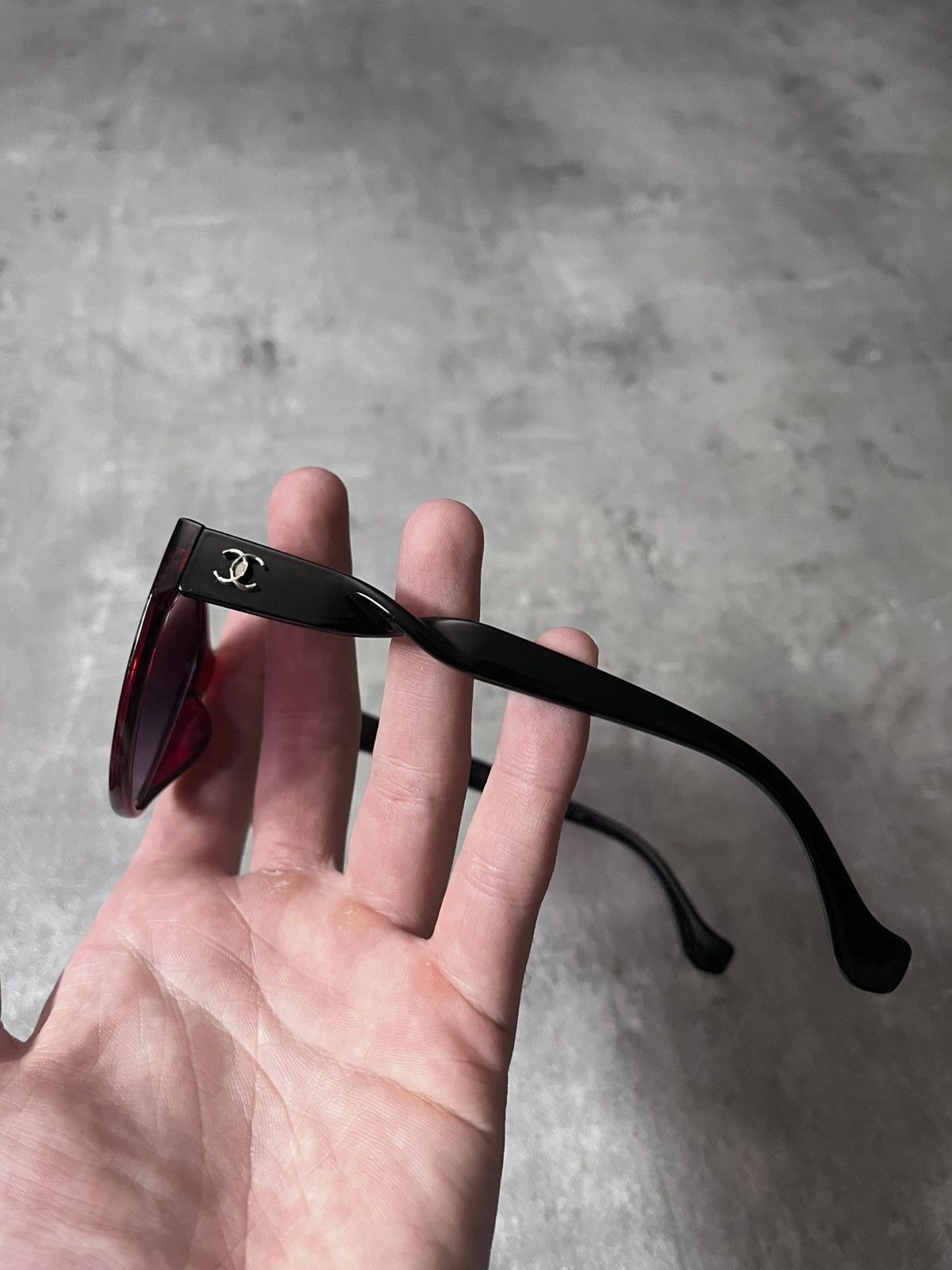 Chanel Chanel black red sunglasses twist women Size ONE SIZE - 2 Thumbnail