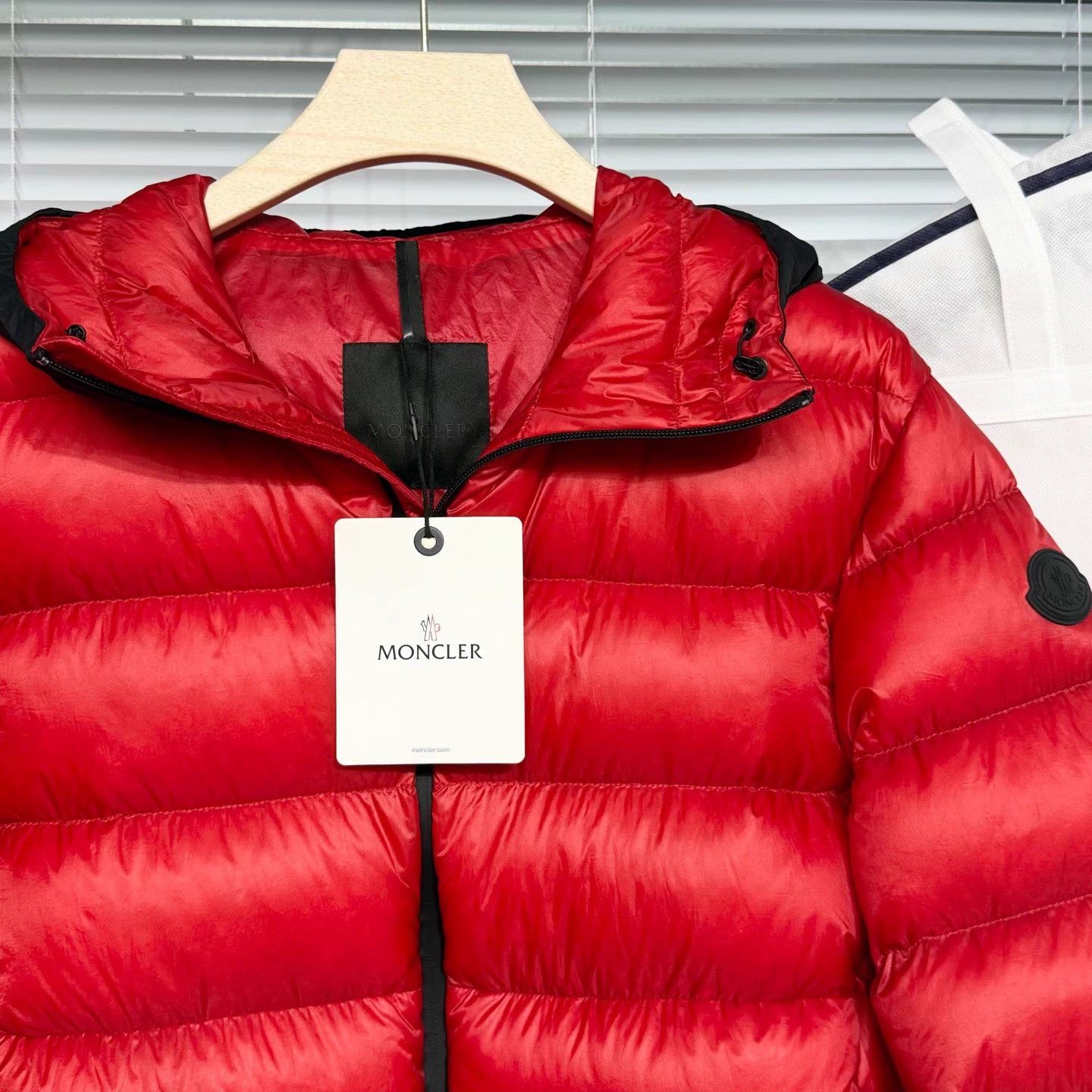 Moncler Moncler Lightweight Down Jacket Red Size 4 Hooded Logo Patch Size US XL / EU 56 / 4 - 3 Thumbnail