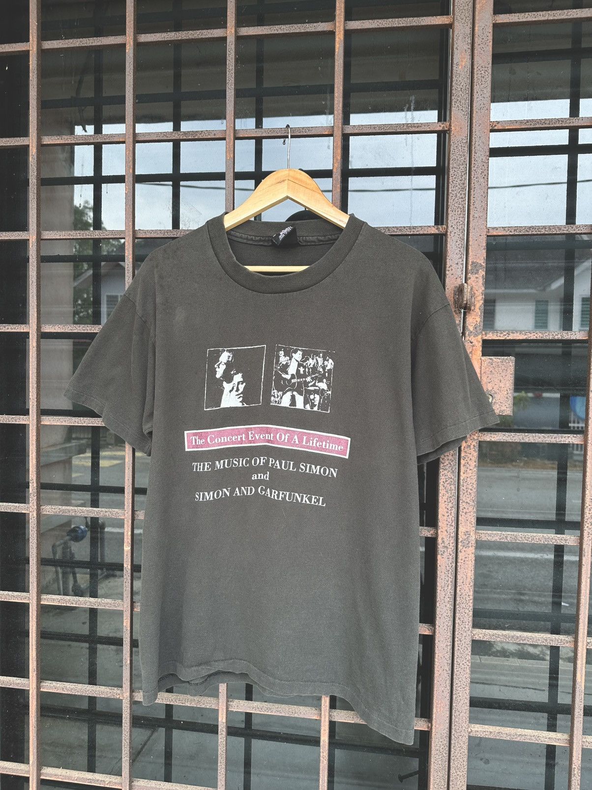 Vintage Thrashed PAUL SIMON Faded Distressed Band Tee ERD GRUNGE Size US L / EU 52-54 / 3 - 3 Thumbnail