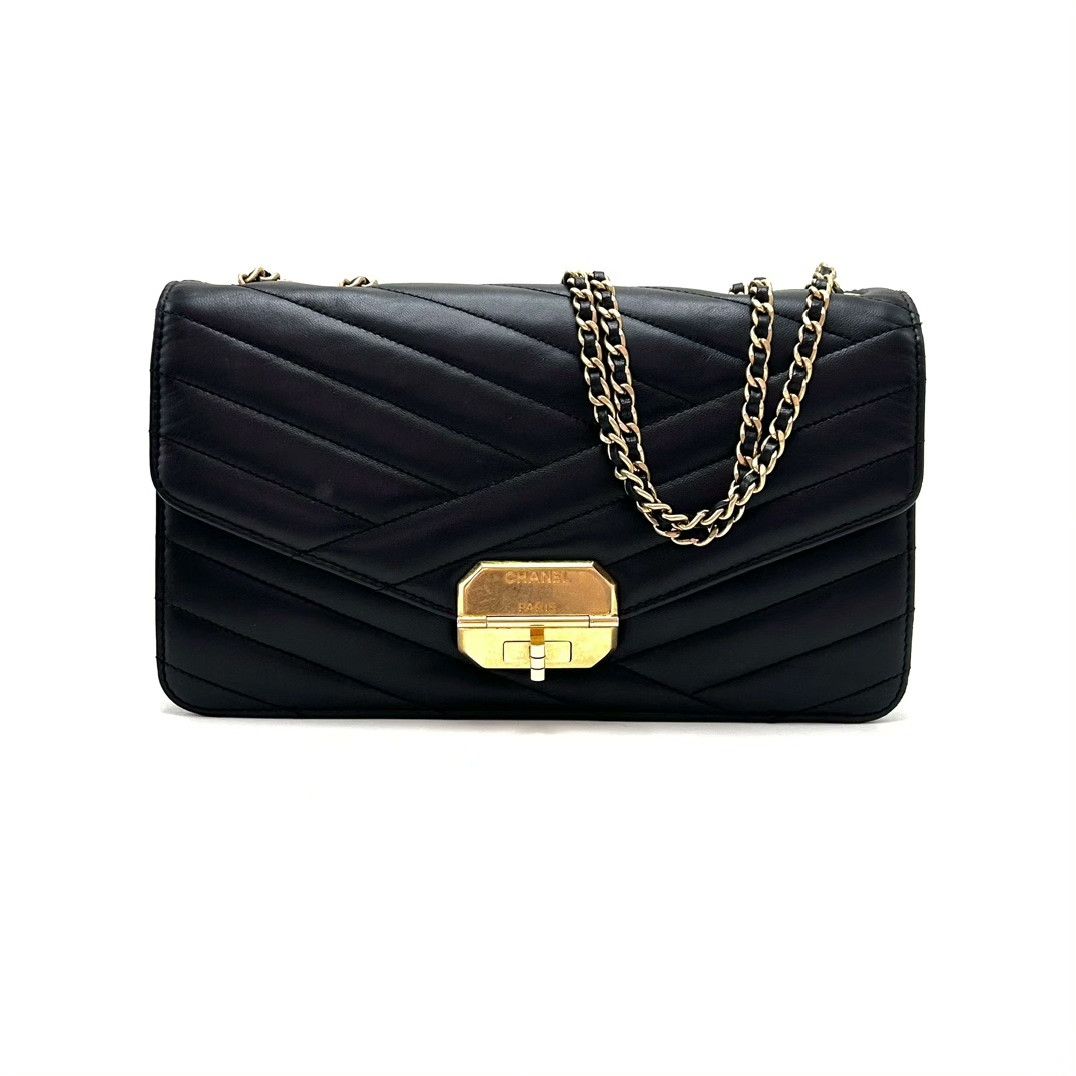 Chanel Pre-loved Bag Very good condition Size ONE SIZE - 1 Thumbnail