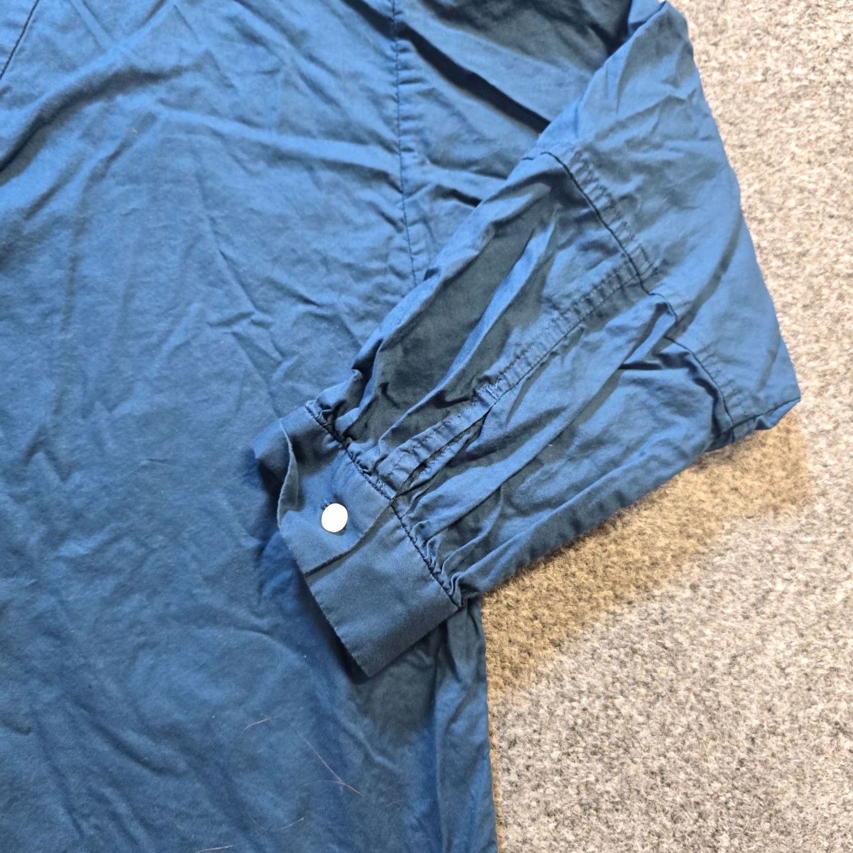 Everlane Everlane Top Womens Size 2 Blue Button Long Sleeve V Neck Capsule Casual Career (No stretch) Size XS / US 0-2 / IT 36-38 - 3 Thumbnail