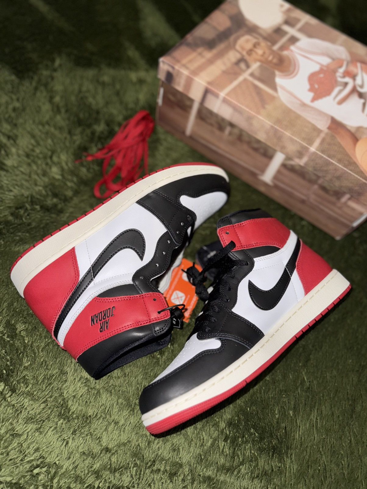 Jordan Brand [300] Air Jordan 1 Retro High OG “Black Toe” Size US 12 / EU 45 - 4 Thumbnail