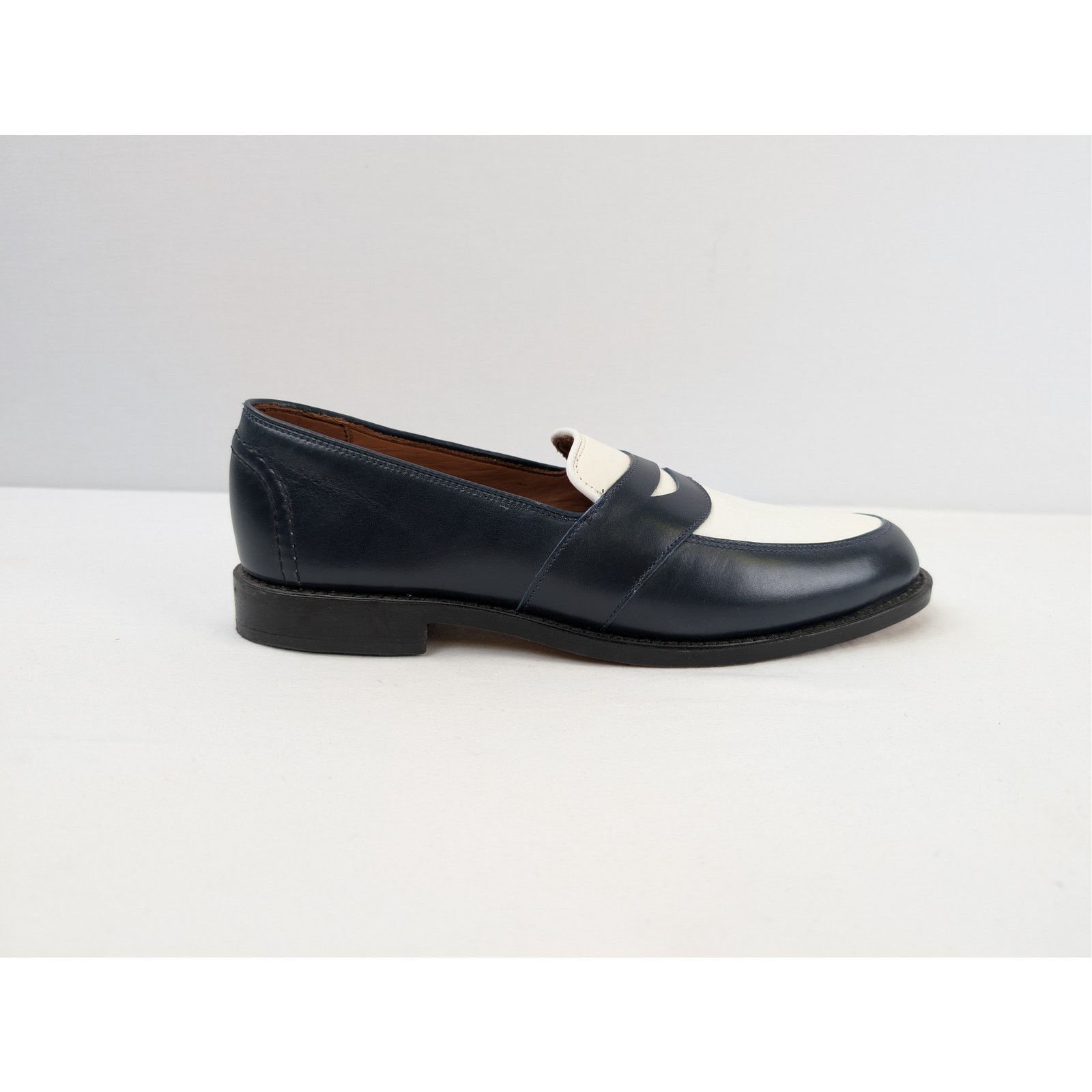Allen Edmonds o1rshd1 CC20 calfskin leather penny loafer in navy and white Size US 10 / EU 43 - 4 Thumbnail