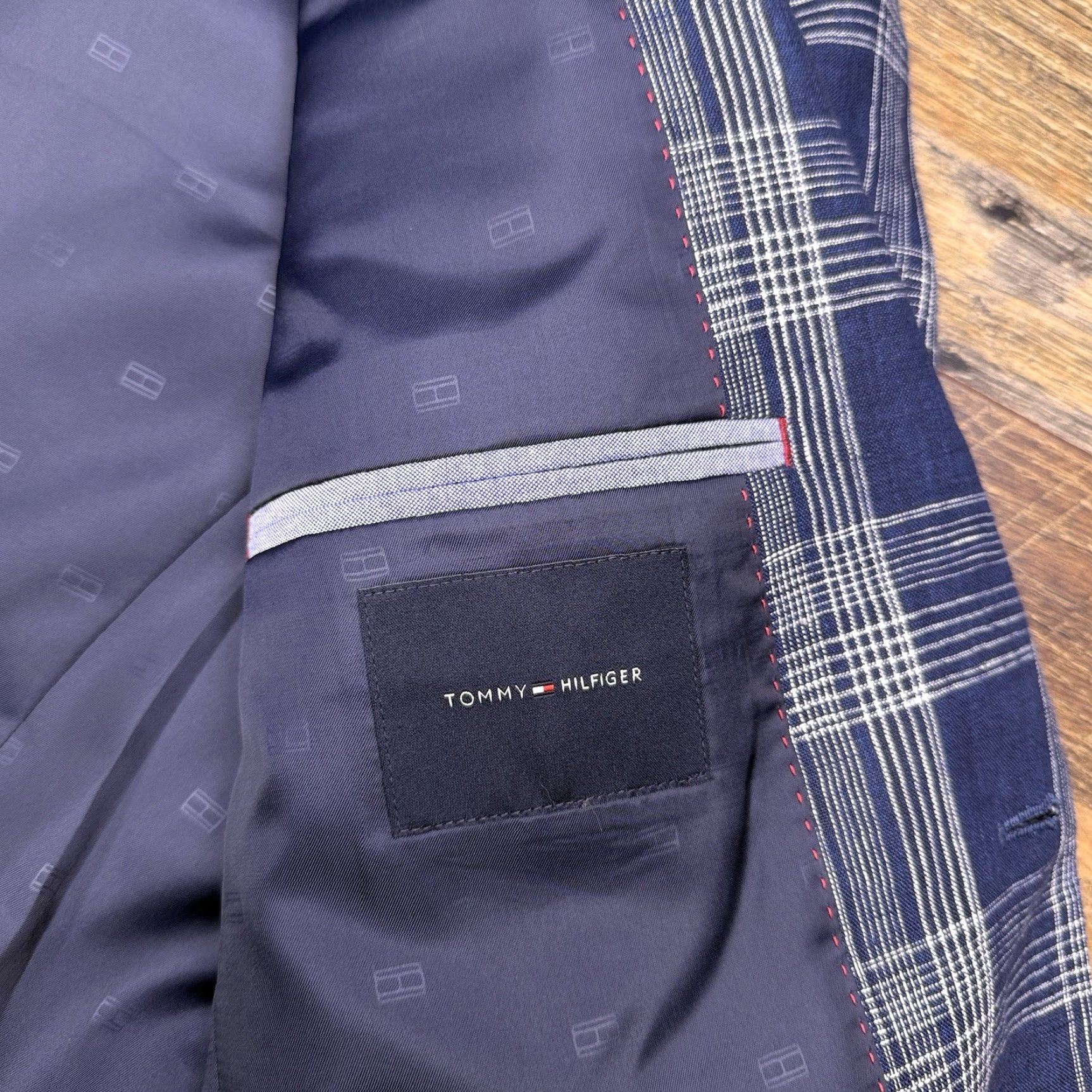 Tommy Hilfiger Tommy Hilfiger Blazer Linen Navy Plaid 40R Mens Sport Coat Regular Fit Notch Lapel Two-Button Double-Vented Jacket Short Description: None Size 40R - 5 Thumbnail