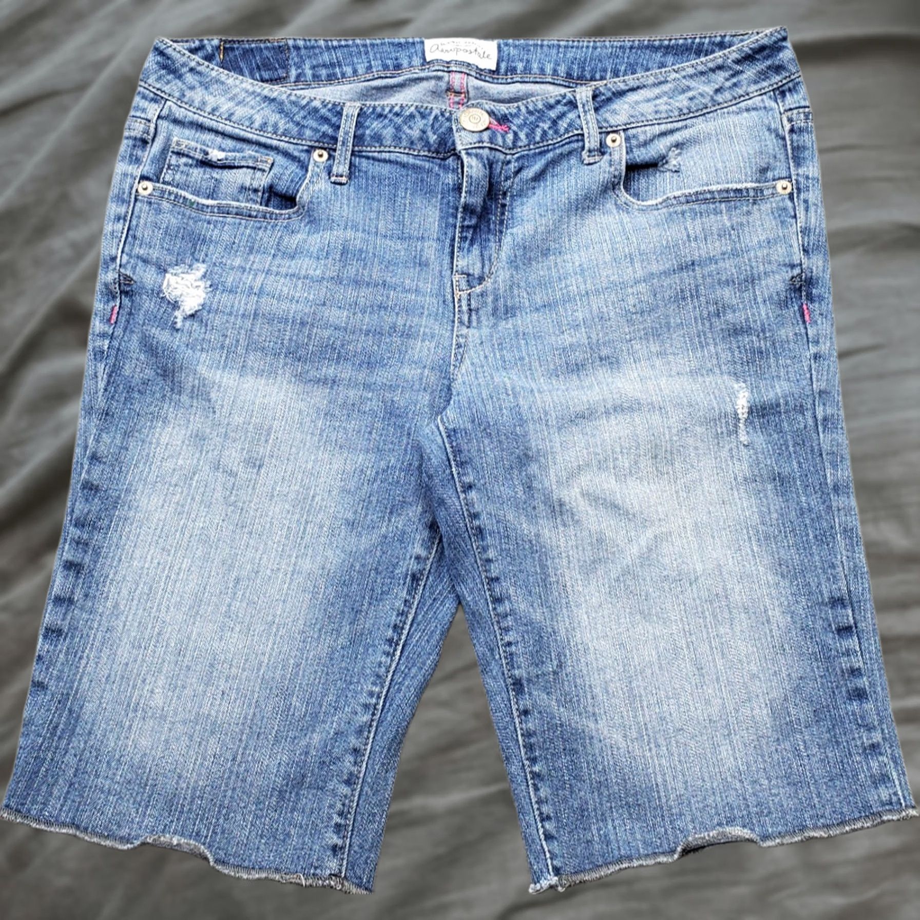 Vintage Aéropostale Bermuda Shorts Womens 12 Blue Denim Faded Distressed Raw Hem Size 34" / US 12 / IT 48 - 1 Thumbnail