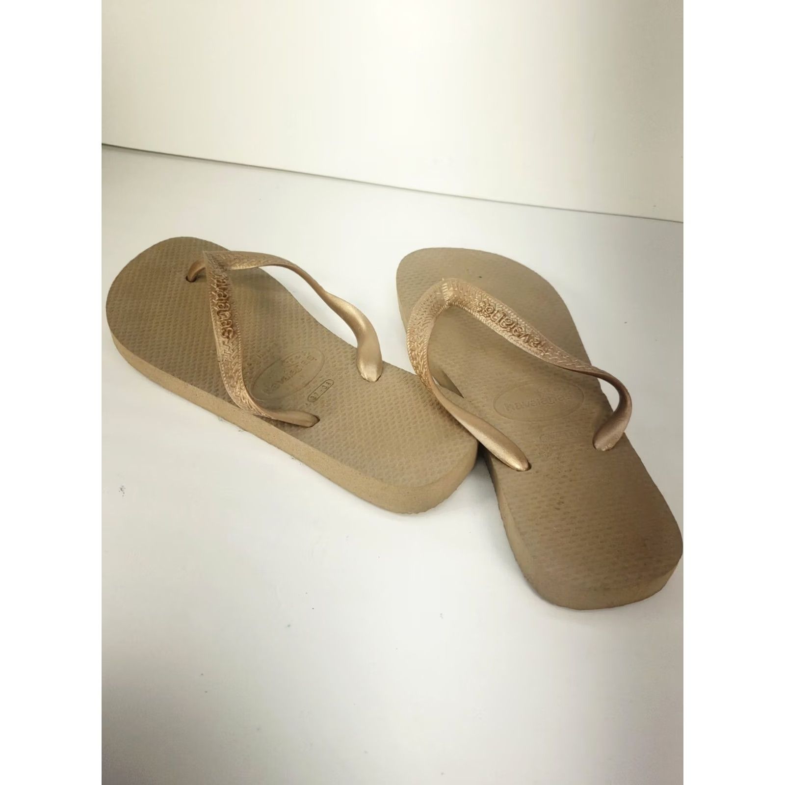 Vintage Havaianas Flip Flops Sandals Womens US 6 37/38 Gold Beach Travel Thong Flip Flop Size US 6 / IT 36 - 5 Thumbnail