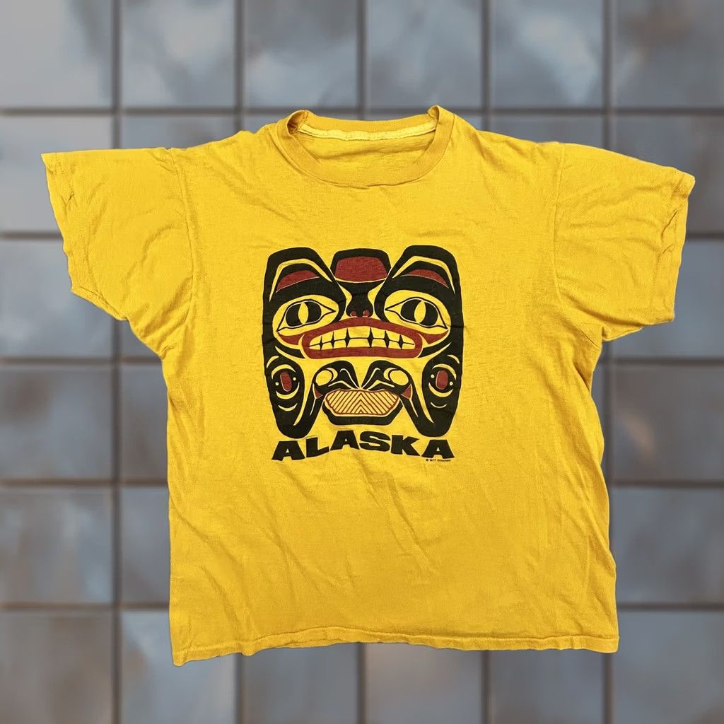 Vintage True Vintage Alaska Totem Shirt Mens Medium Yellow Single Stitch Made in USA Size US L / EU 52-54 / 3 - 1 Thumbnail