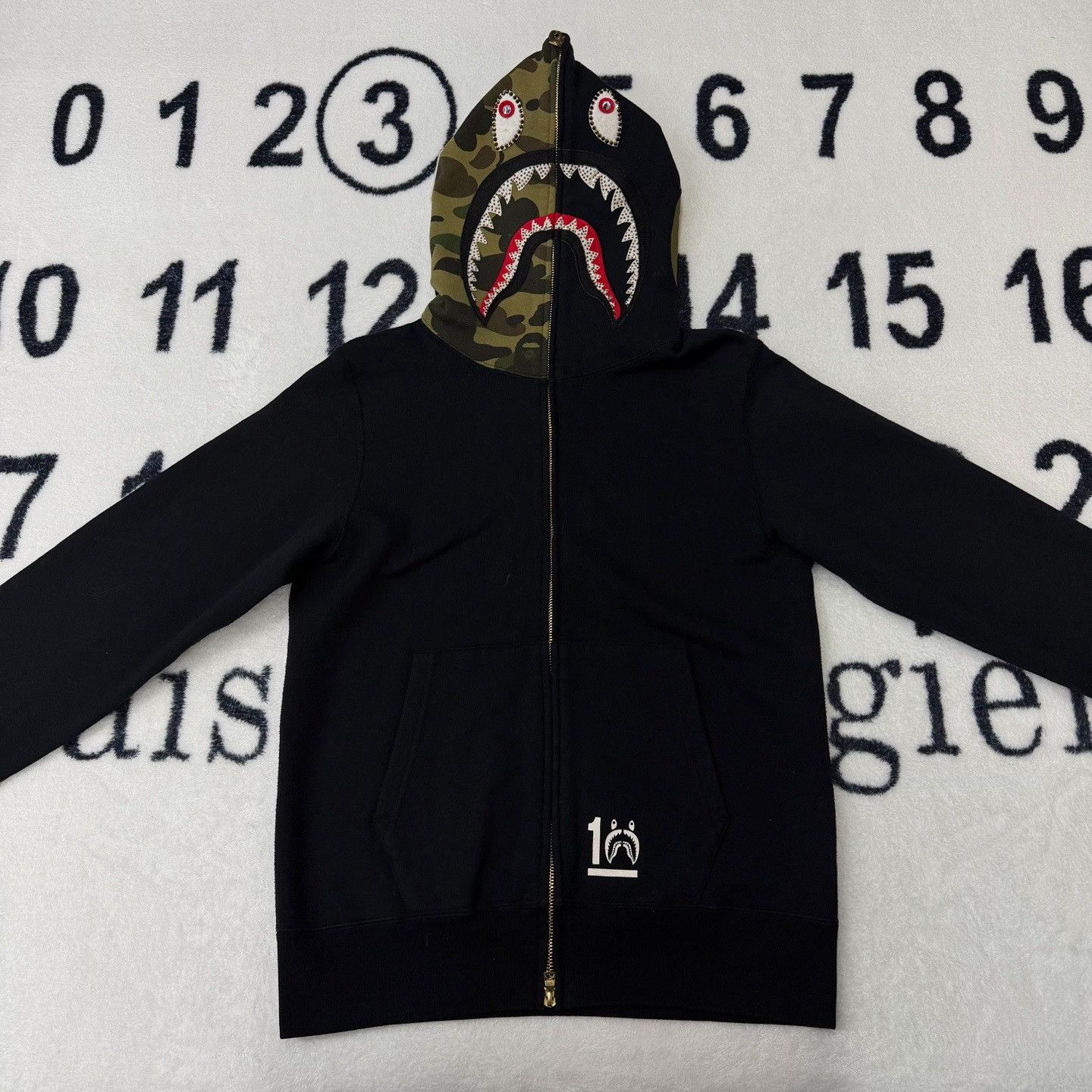 Bape Bape Shark Camo Jacket M Women Size M / US 6-8 / IT 42-44 - 1 Thumbnail