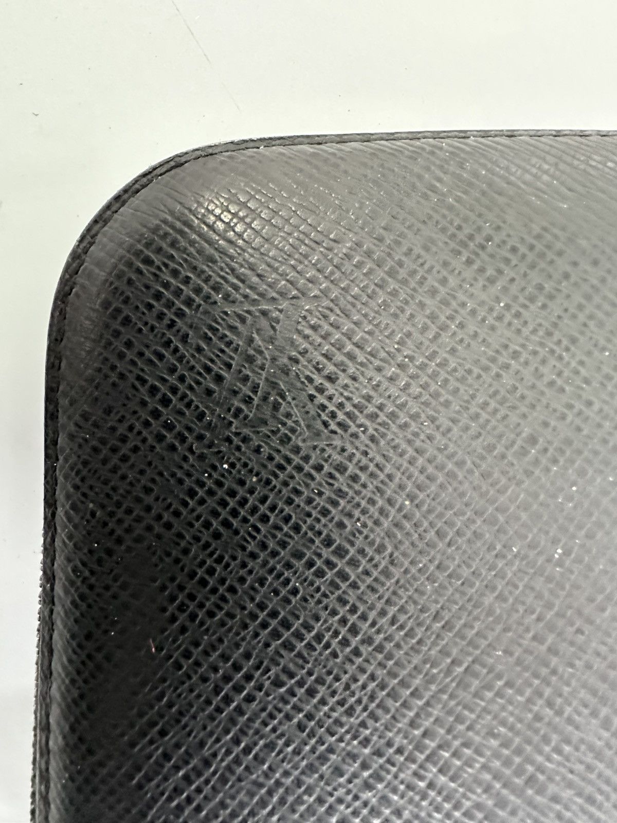Louis Vuitton LOUIS VUITTON Taiga Zippy XL Wallet Black Size ONE SIZE - 3 Thumbnail