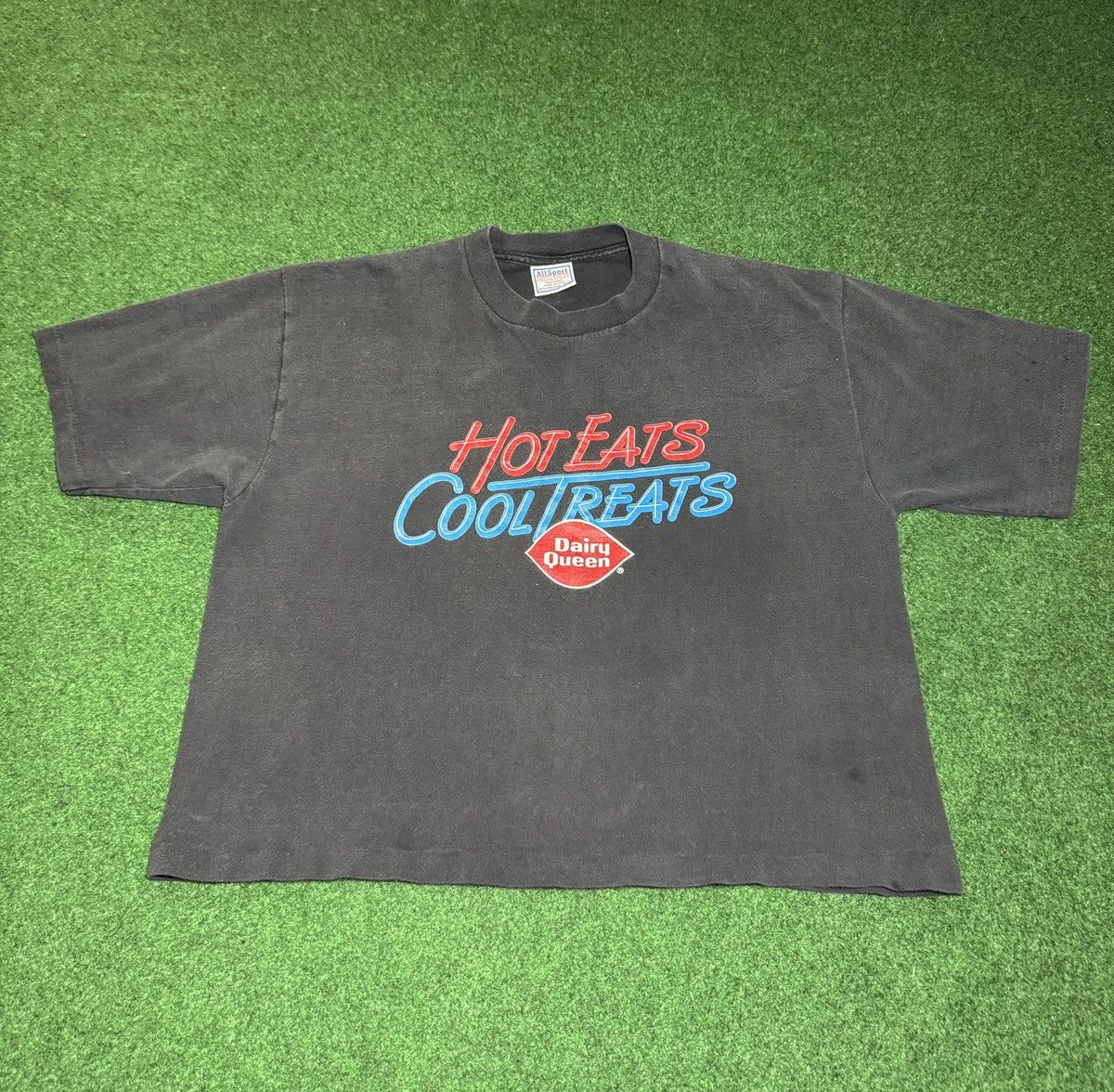 Vintage Dairy Queen Hot Eats Boxy Crop Fit 90s Faded 22x23 T Shirt Size US M / EU 48-50 / 2 - 1 Thumbnail