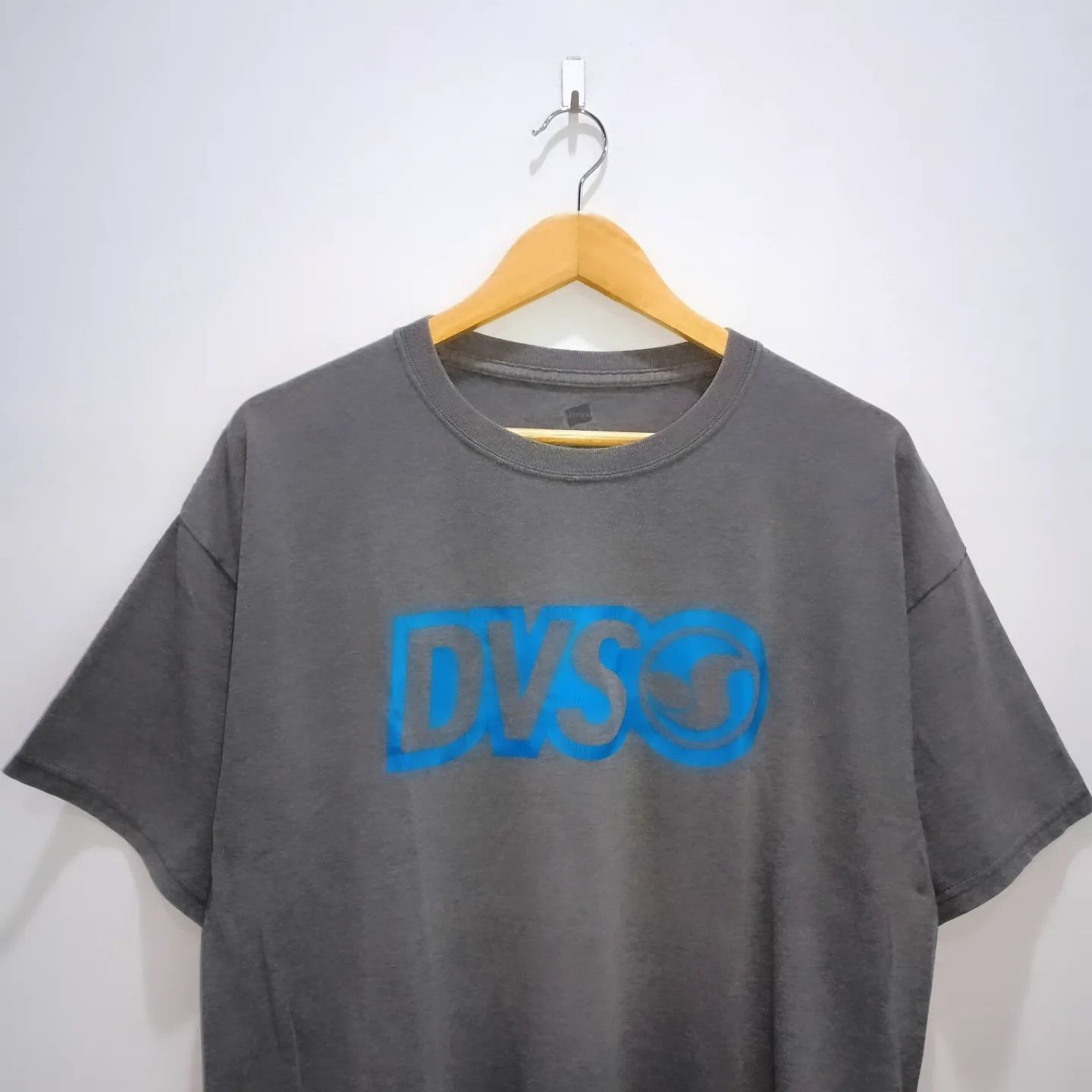 DVS TSHIRT : DVS - SKATEBOARD Size US L / EU 52-54 / 3 - 3 Thumbnail