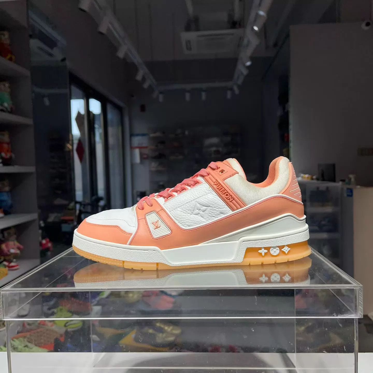 Louis Vuitton LV Trainer Peach 41.5 Near New Size US 8.5 / EU 41-42 - 2 Thumbnail