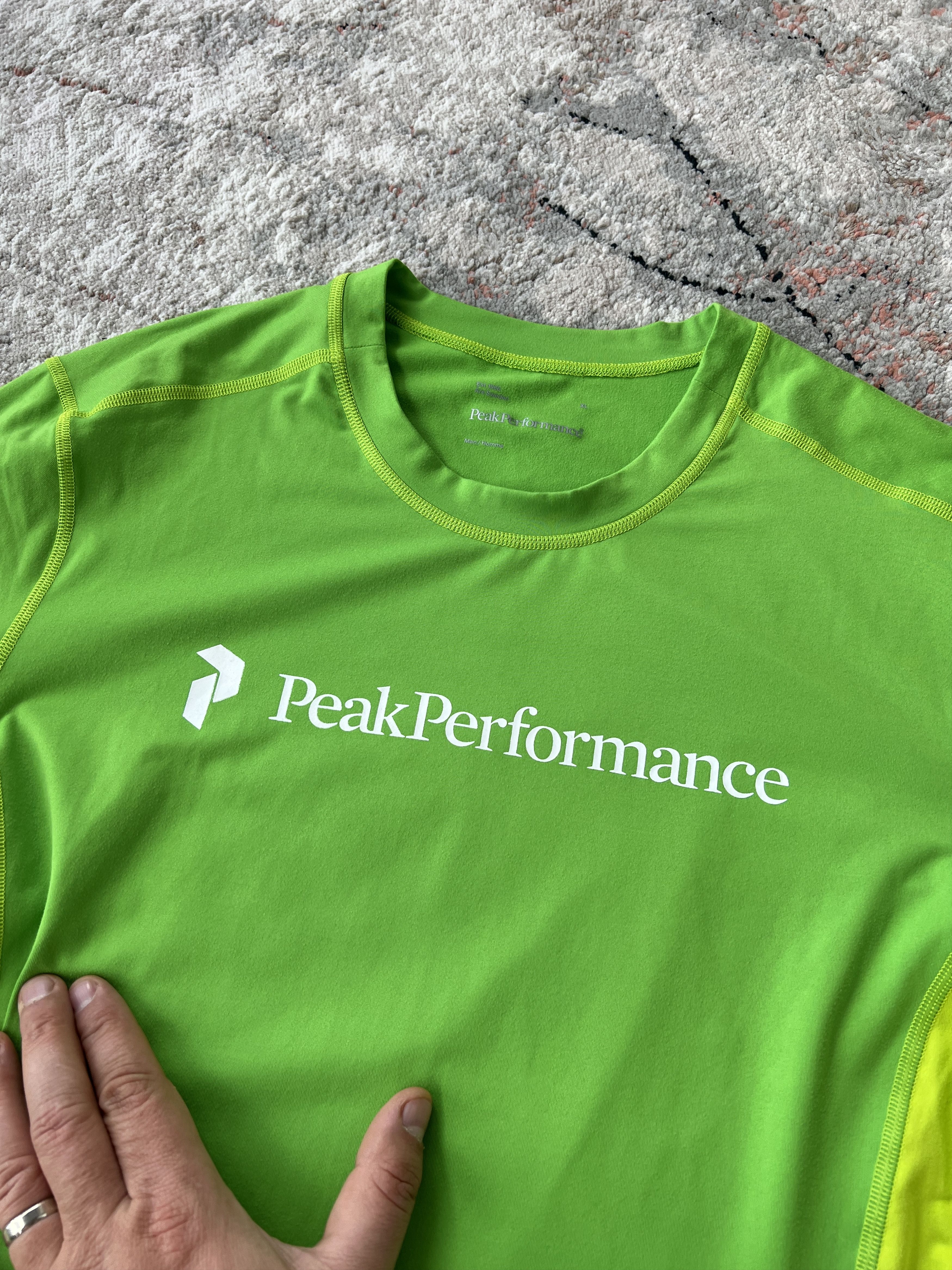 Peak Performance Peak Performance Long Sleeve Size US XL / EU 56 / 4 - 2 Thumbnail