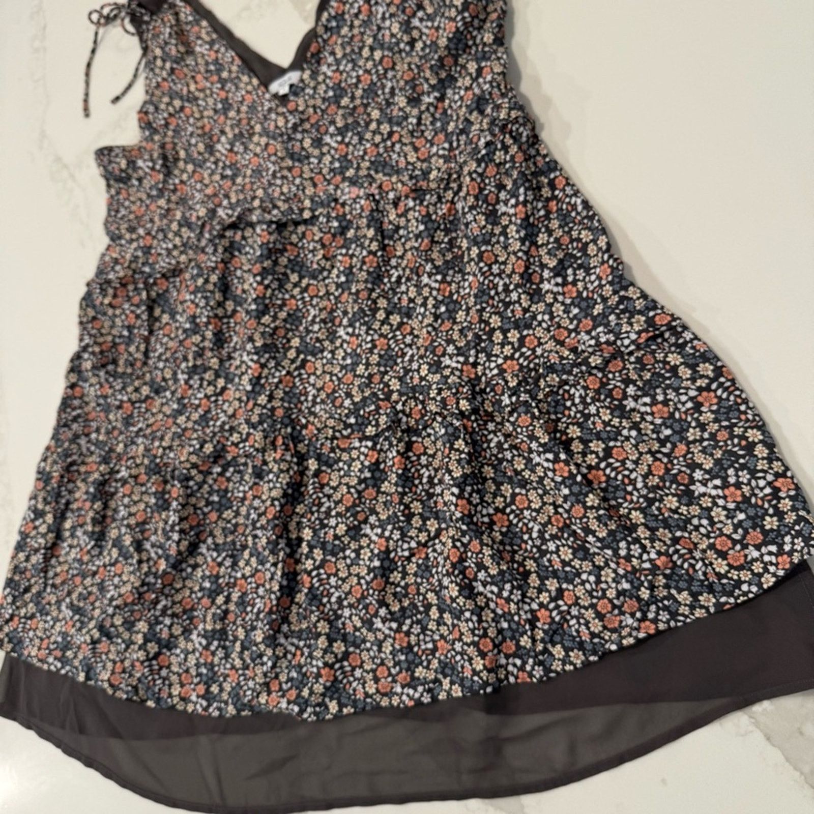 Rails Rails Janelle Floral VNeck Tiered Mini Dress Womens Medium Size M / US 6-8 / IT 42-44 - 9 Thumbnail