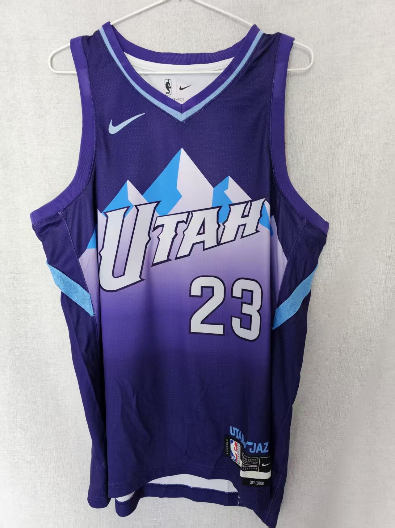 NBA Jazz #23 Markkanen Jersey Size US XL / EU 56 / 4 - 1 Thumbnail