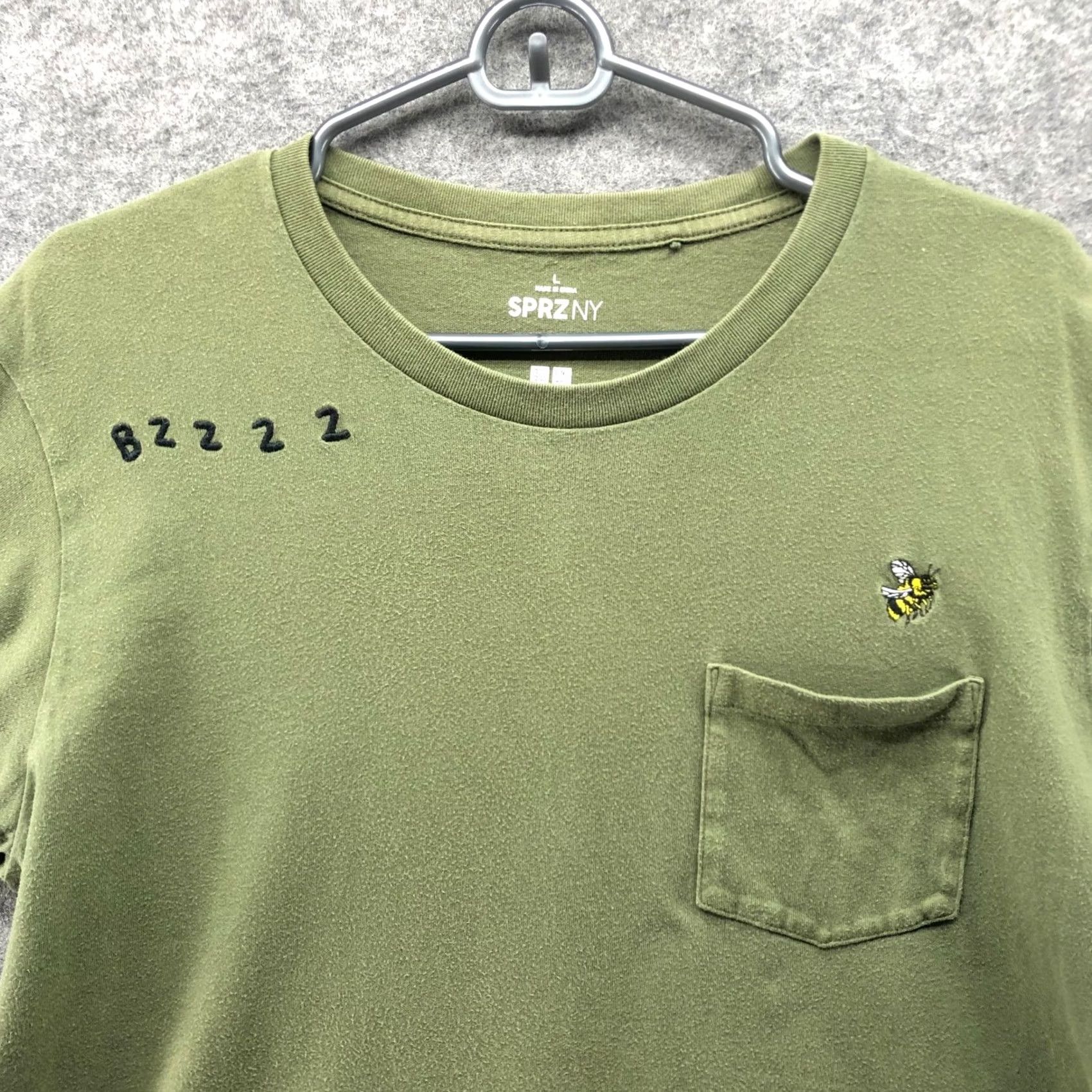 Uniqlo VINTAGE Uniqlo SPRZ NY Jason Polan Pocket Tee Mens L Green Bee Embroidered T-Shirt Size US L / EU 52-54 / 3 - 3 Thumbnail