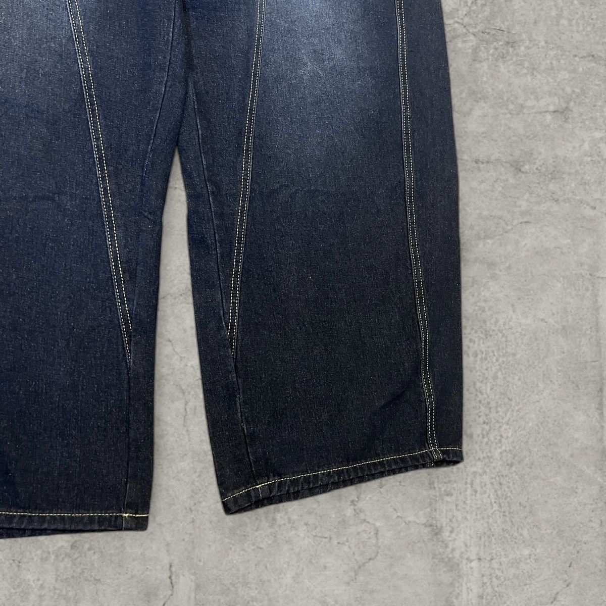 Japanese Brand Cool wide skater Japanese style jeans in faded blue. Size M Size US 32 / EU 48 - 4 Thumbnail