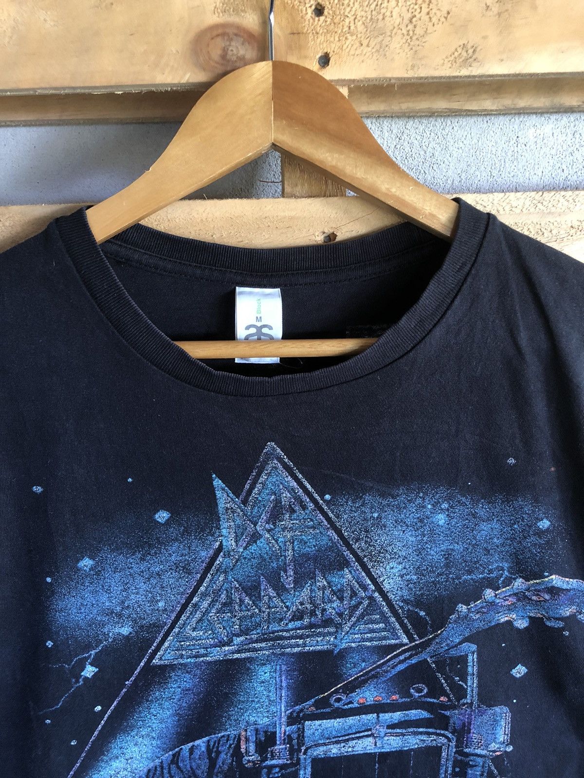 Band Tees × Def Leppard × Vintage Vintage Y2K Def Leppard On Through The Night Tshirt Size US L / EU 52-54 / 3 - 2 Thumbnail