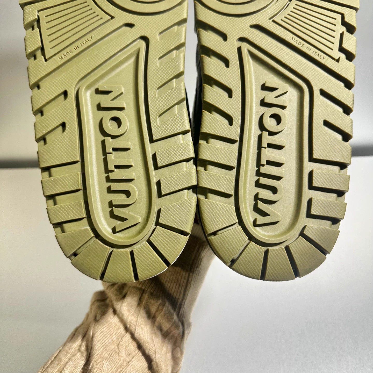 Louis Vuitton Louis Vuitton x Pharrell Trainer 8.5/42.5 1x Worn Size US 9.5 / EU 42-43 - 8 Thumbnail