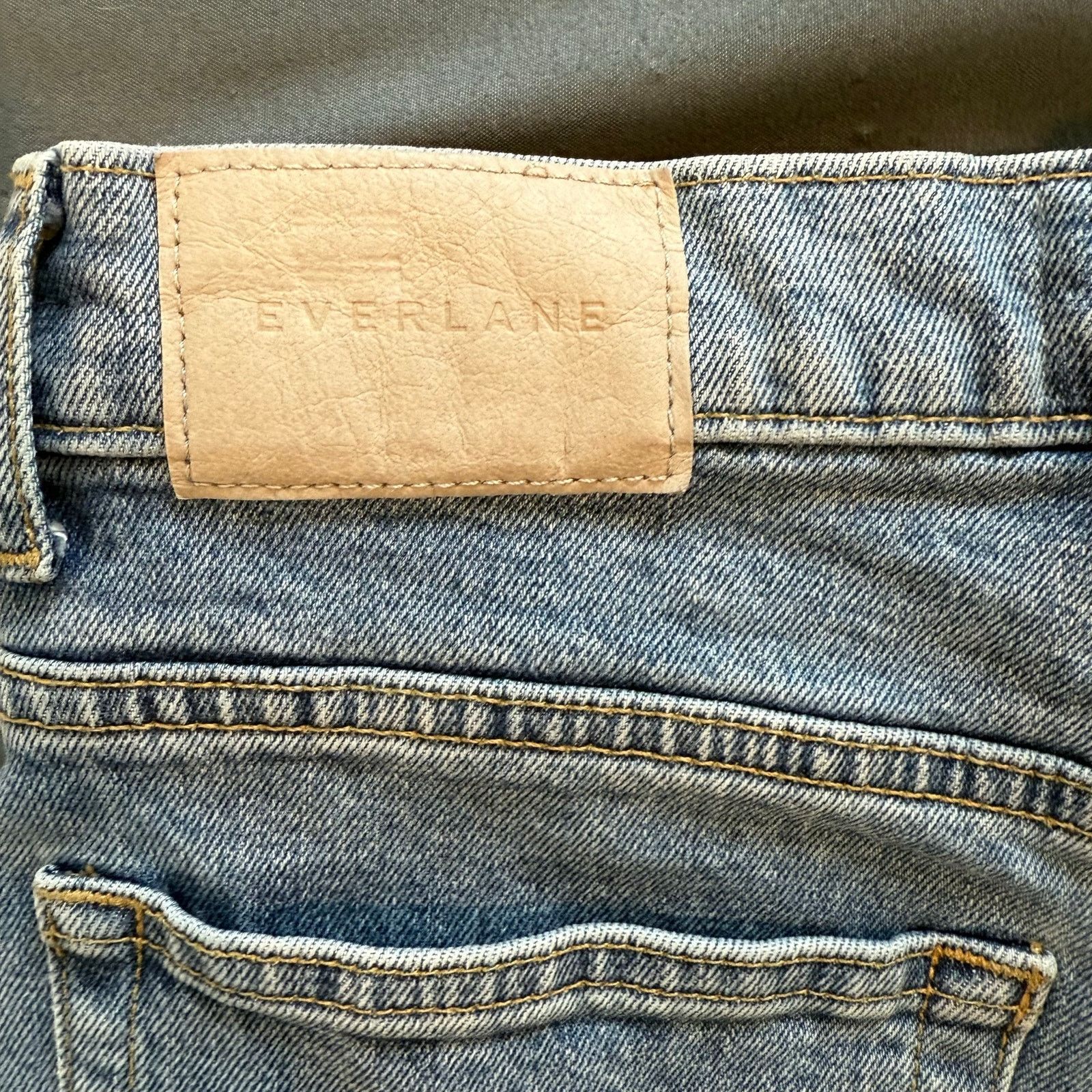 Everlane Everlane The Way High Denim Short, Sz 26, High Rise. Lt Wash Size 26" / US 2 / IT 38 - 3 Thumbnail