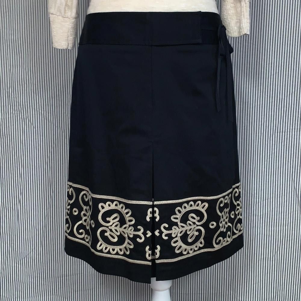 Designer LOFT Scroll Embroidered Faux Wrap Skirt Size 30" / US 8 / IT 44 - 1 Thumbnail
