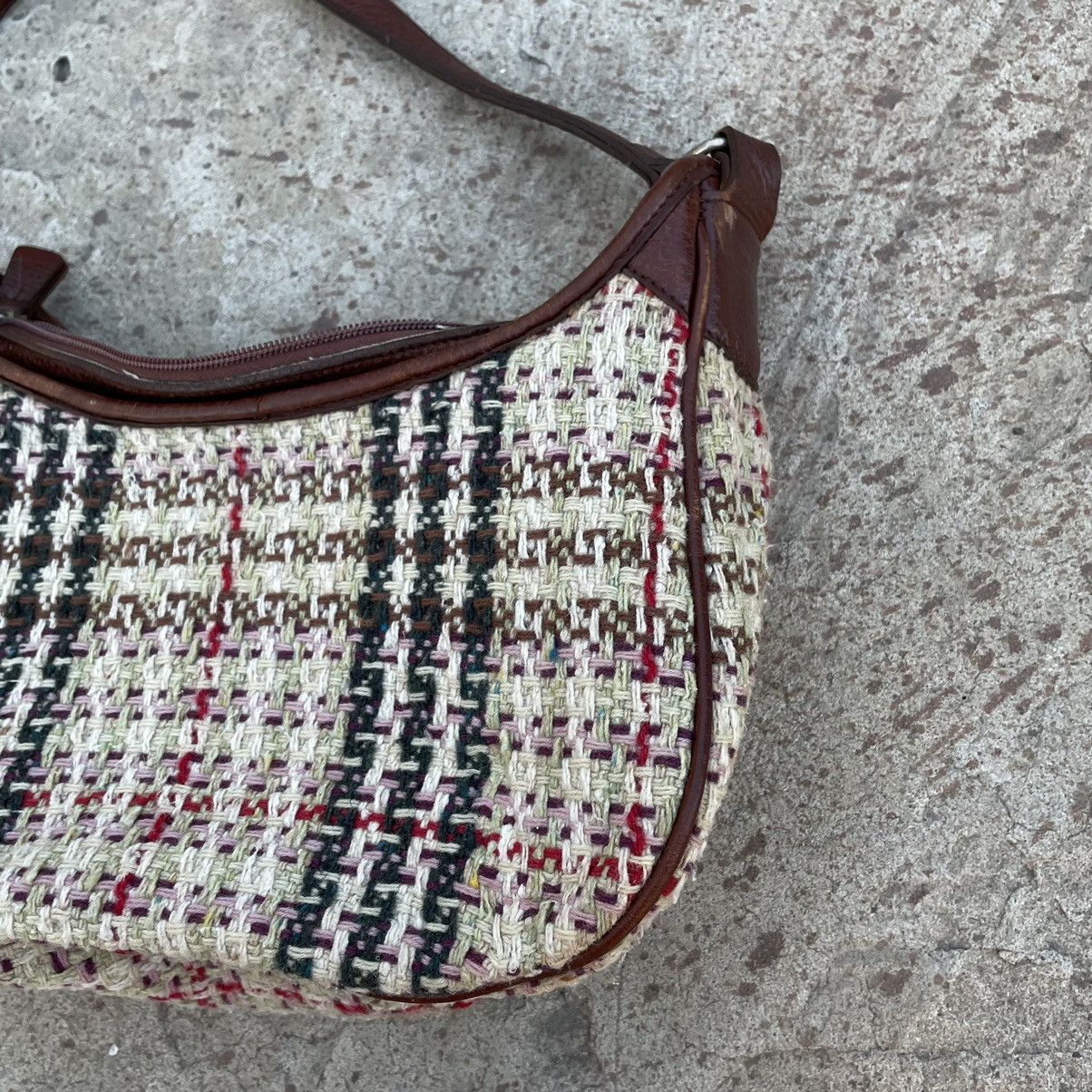 Burberry × Hypebeast Vintage Burberry Hand Bag Woll Y2K 90s Style USA Size ONE SIZE - 4 Thumbnail