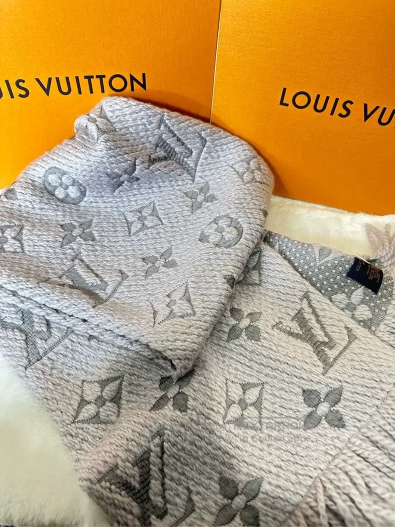 Louis Vuitton Louis Vuitton Pearl reversible scarf Size ONE SIZE - 3 Thumbnail