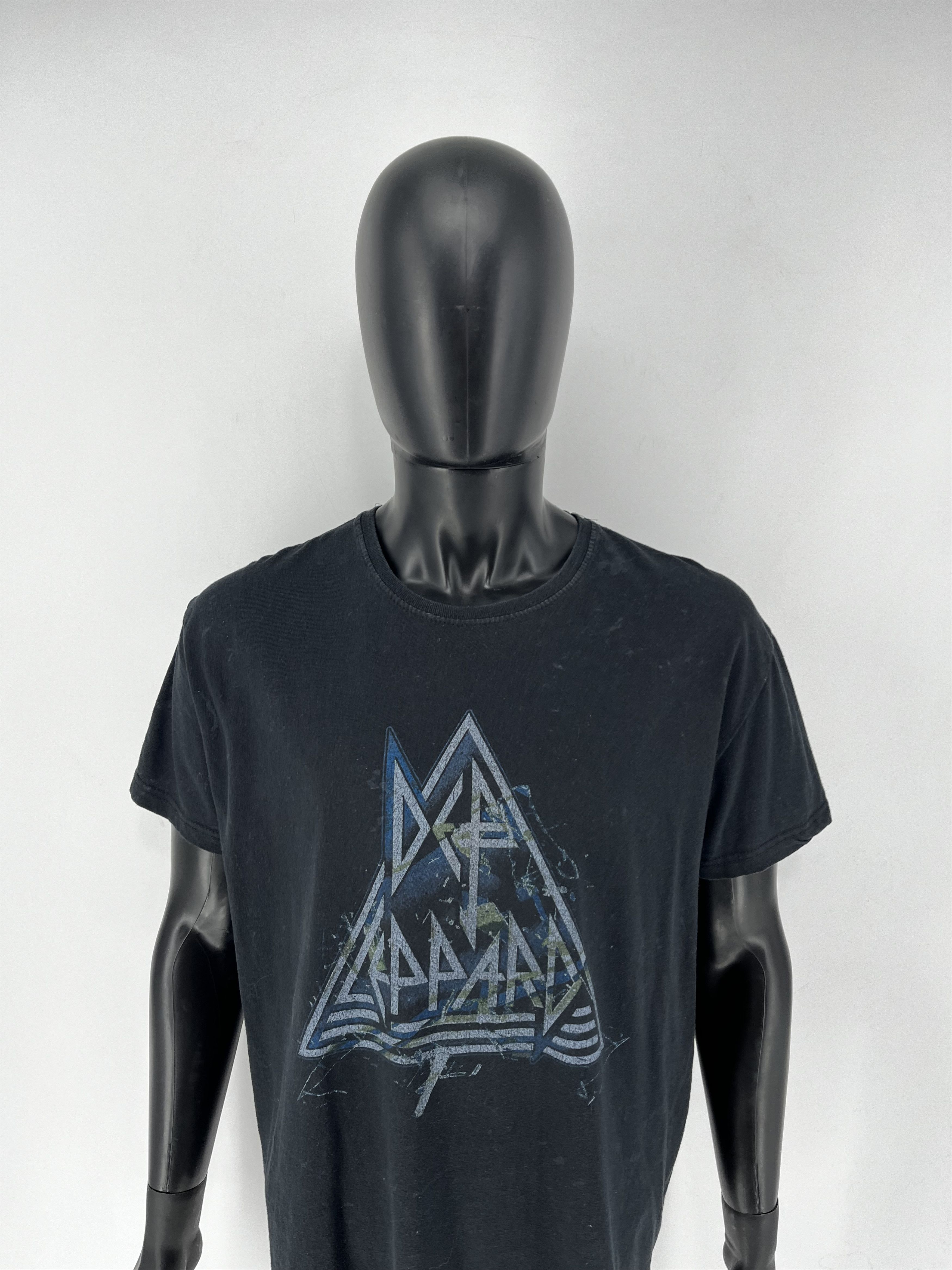 Band Tees Vintage Y2K Def Leppard Band Tee Size L Size US L / EU 52-54 / 3 - 5 Thumbnail